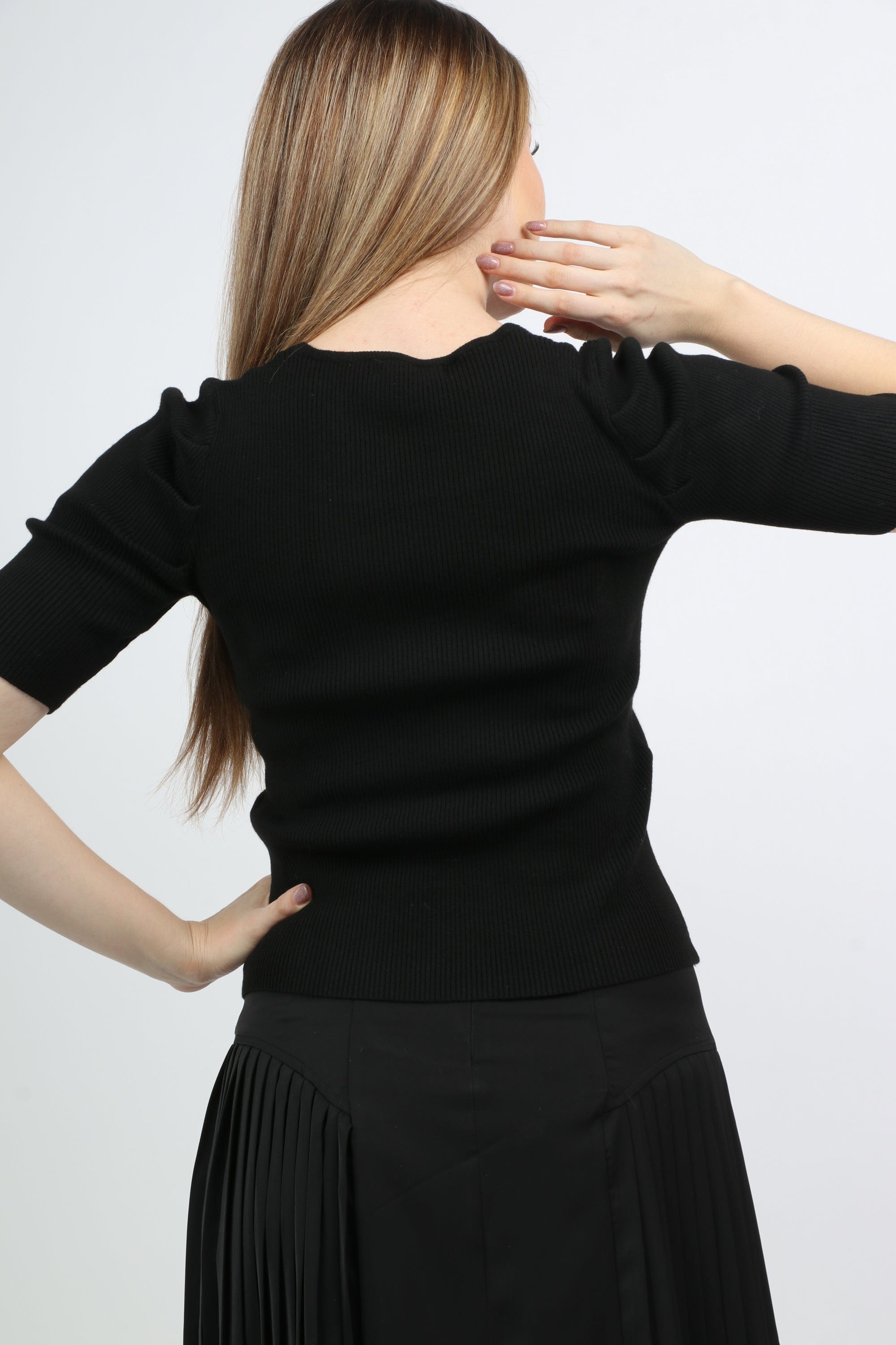 نتشي بلوزة سادة بياقة مربعة كم قصير نسائي