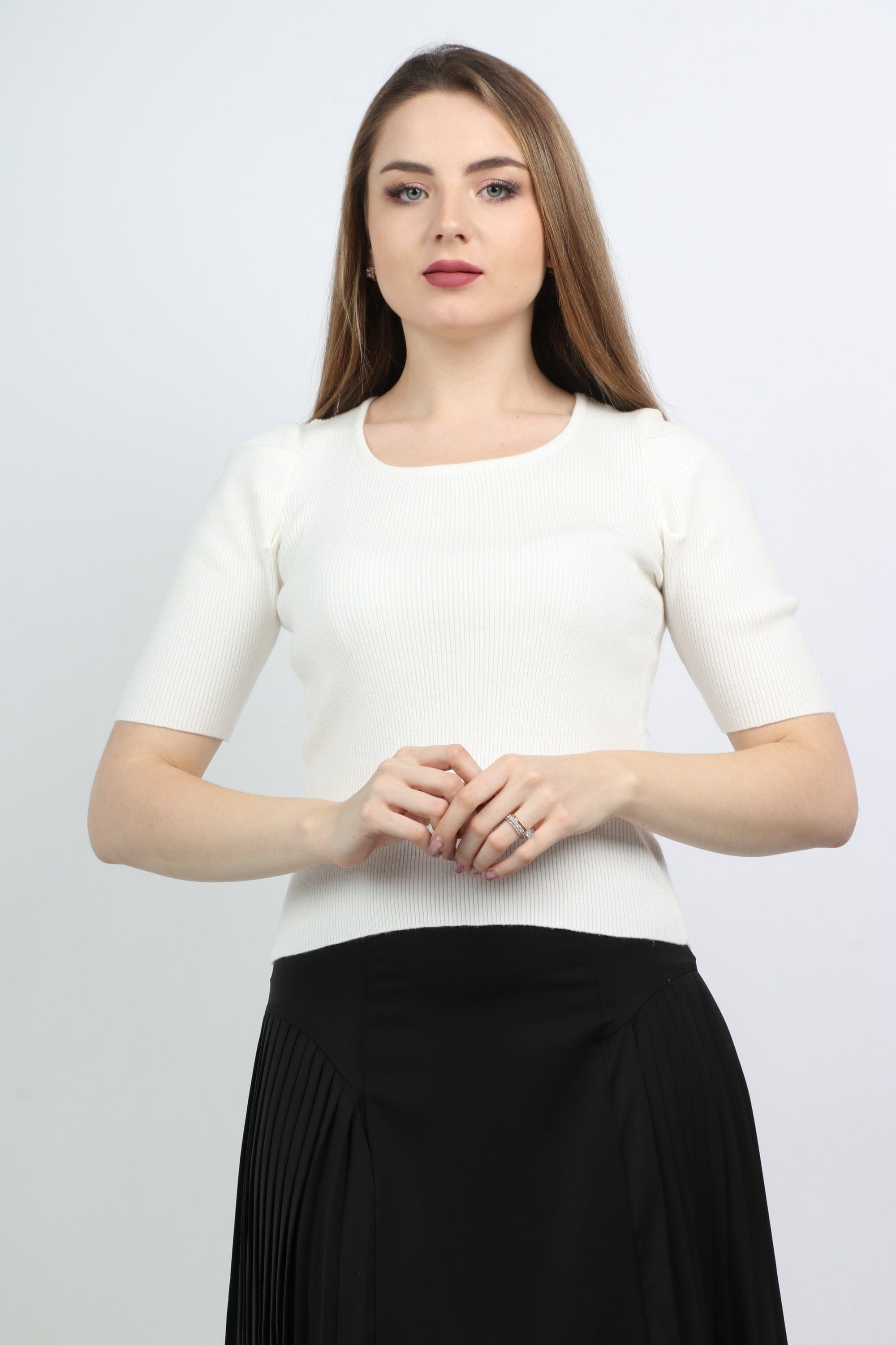 نتشي بلوزة سادة بياقة مربعة كم قصير نسائي