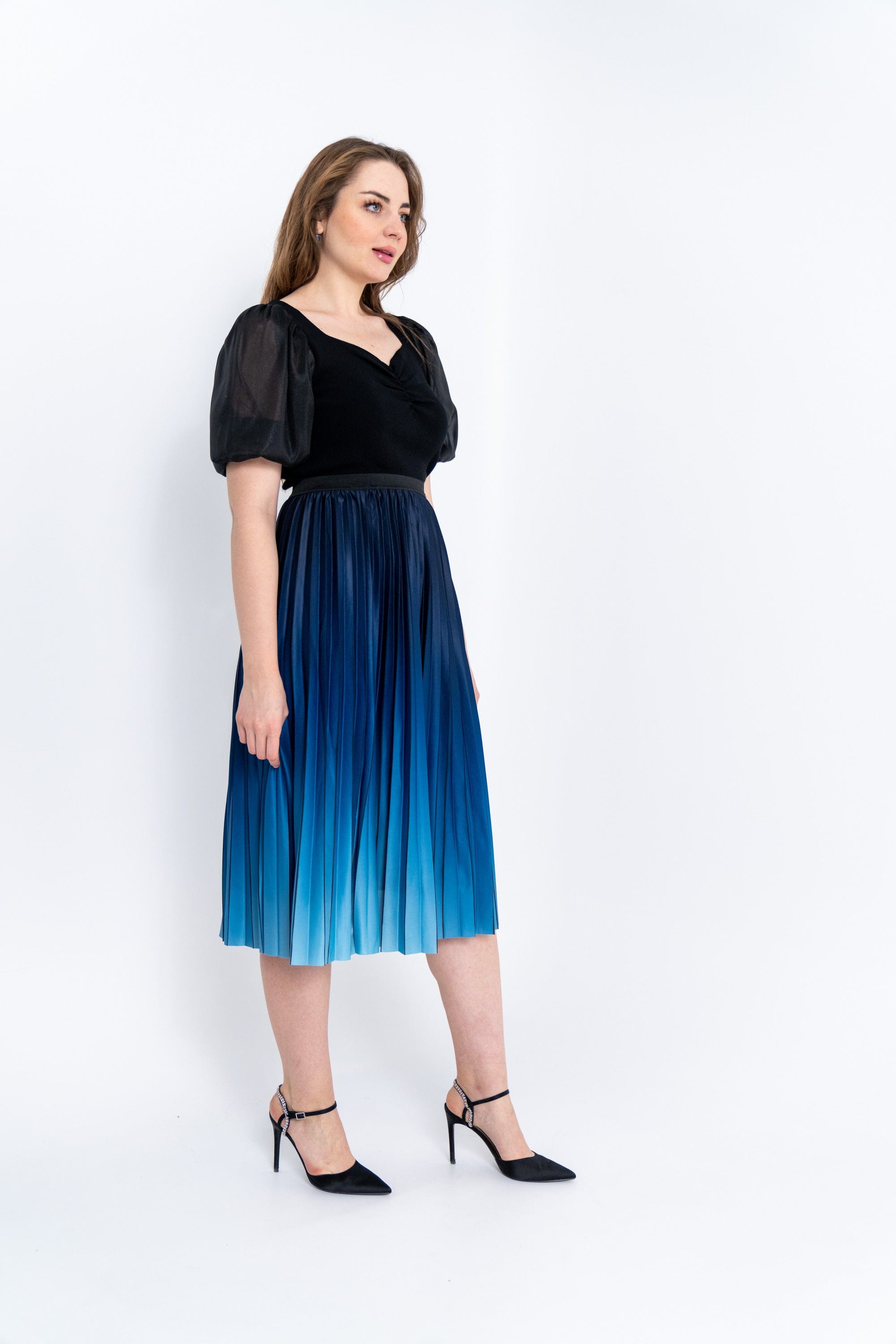 نتشي بلوزة كلاسيك بأكمام شفافة