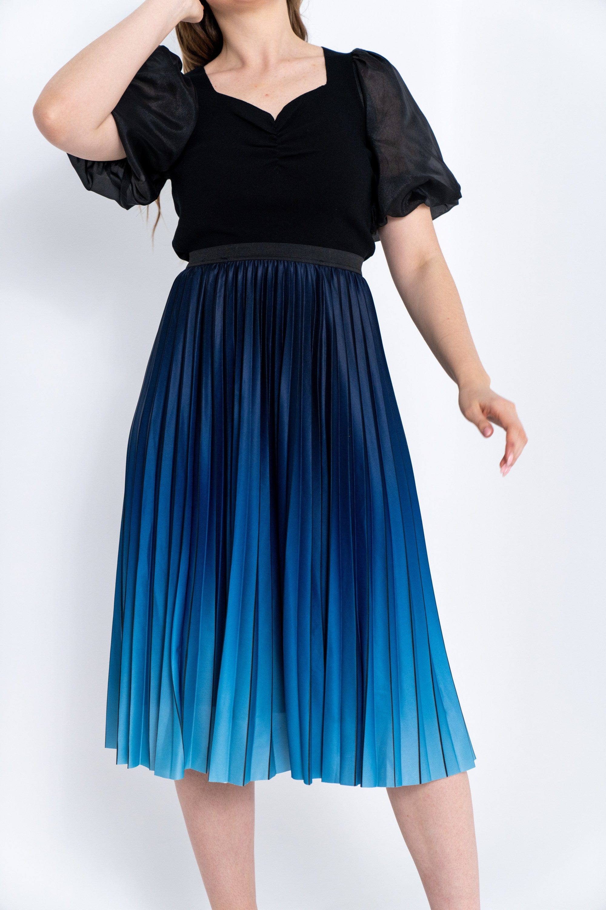 نتشي بلوزة كلاسيك بأكمام شفافة