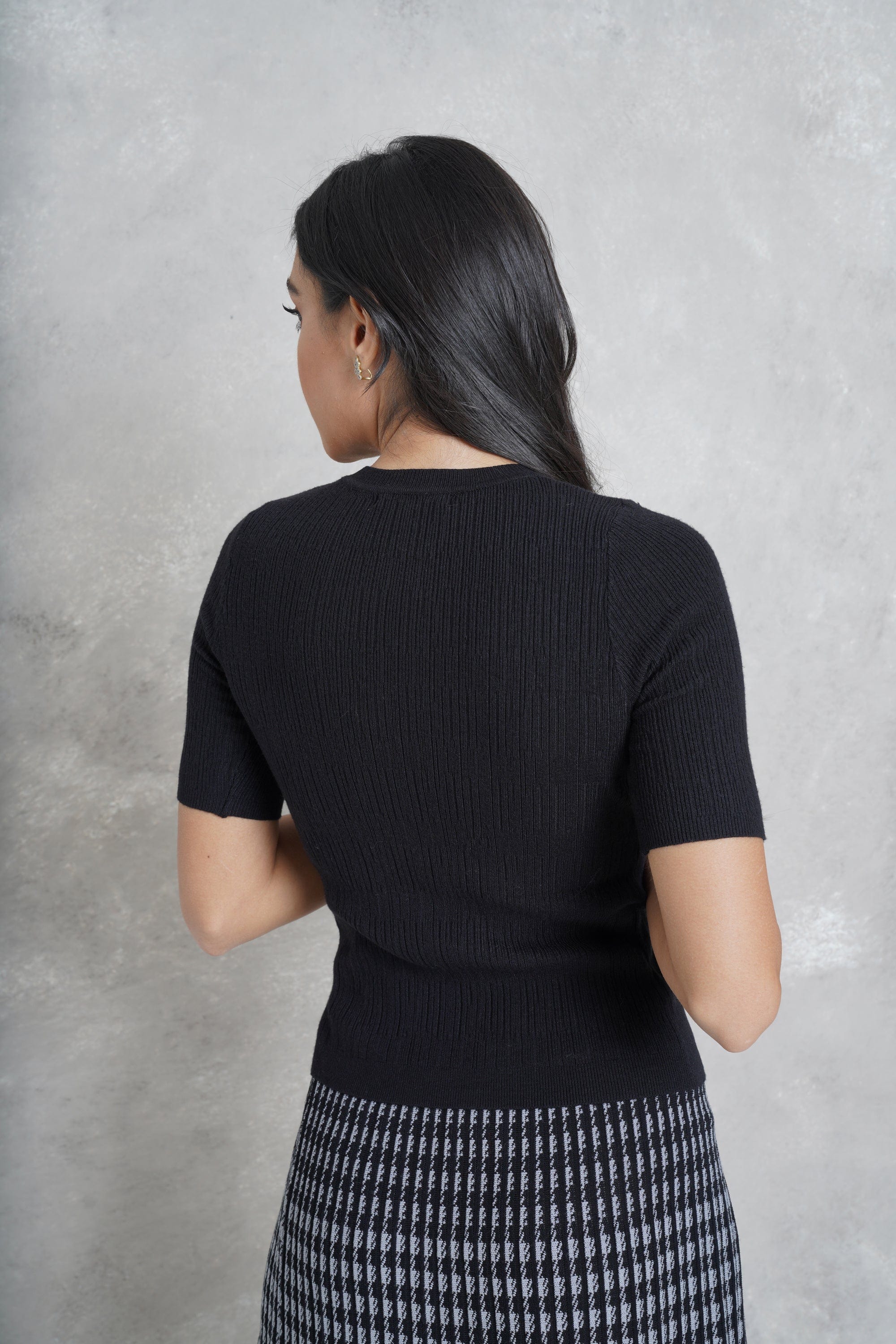 نتشي بلوزة نص كم سادة نسائي