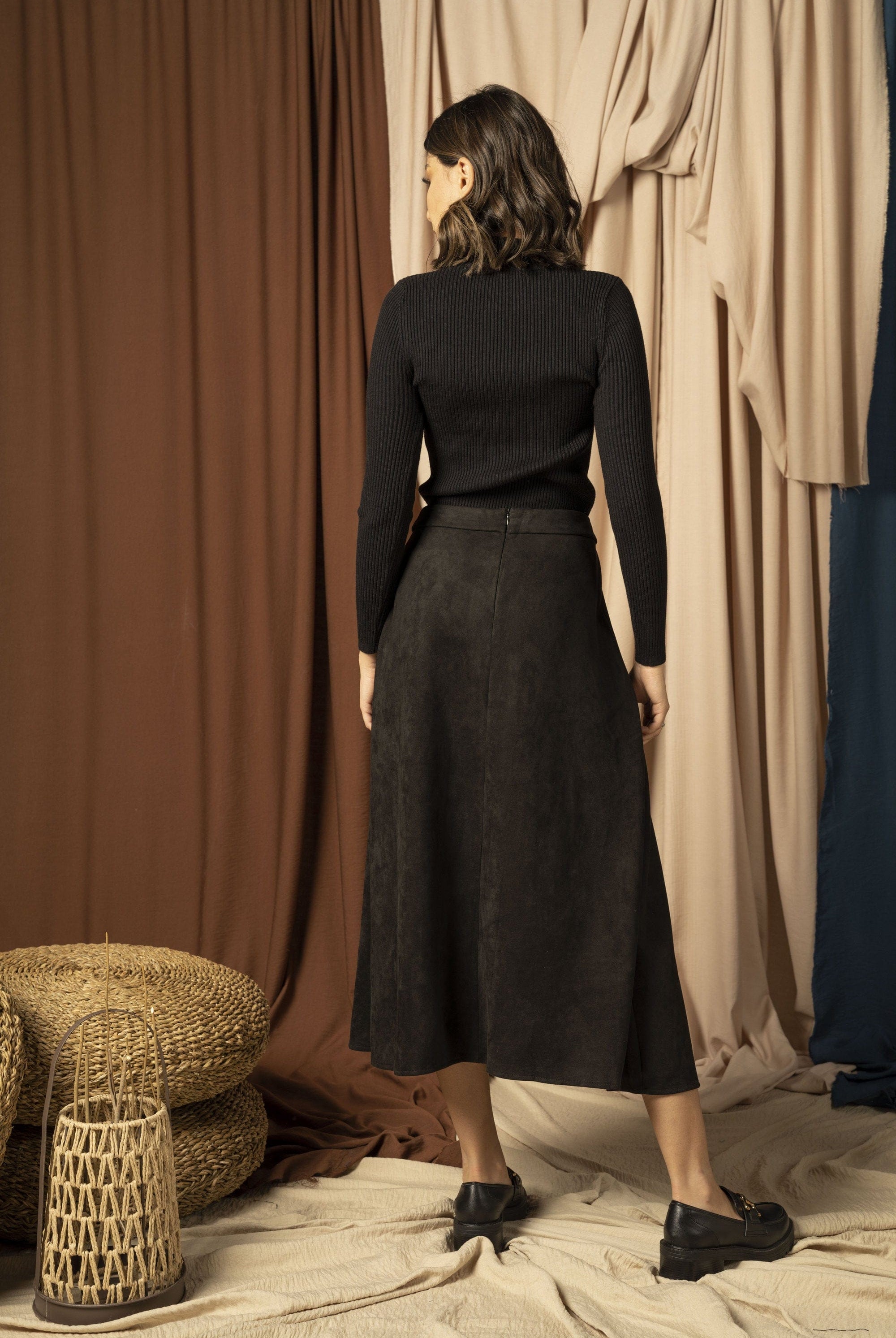 نتشي بلوزة ضيقه نسائية بأكمام و رقبة طويله