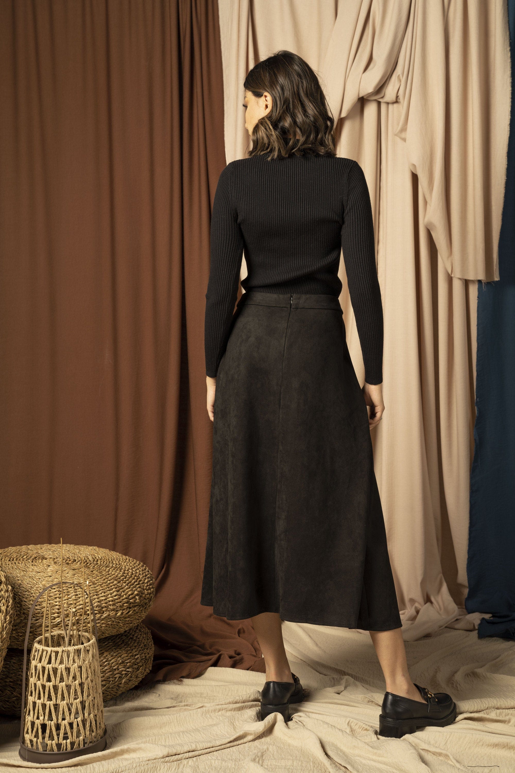 نتشي بلوزة ضيقه نسائية بأكمام و رقبة طويله