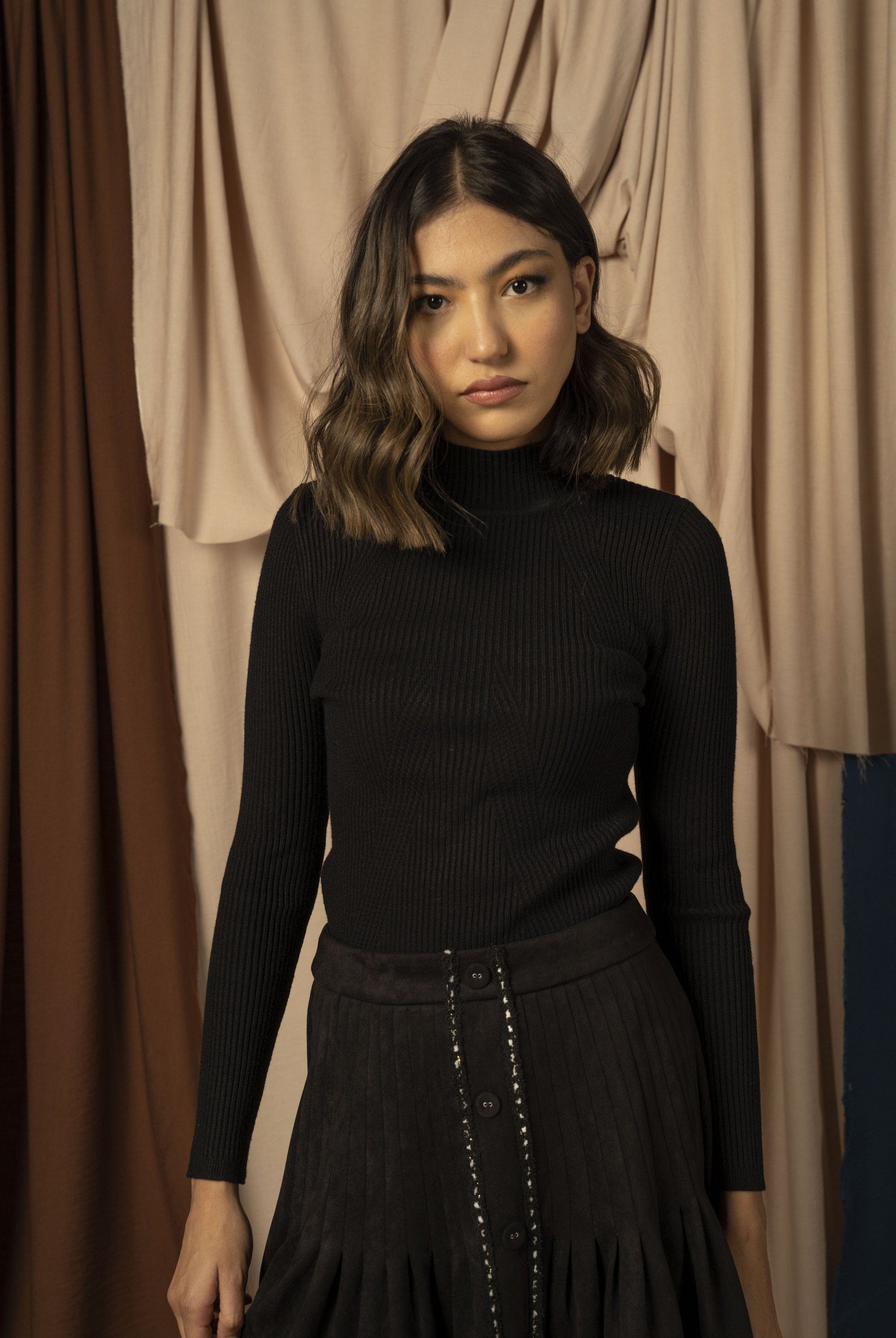 نتشي بلوزة ضيقه نسائية بأكمام و رقبة طويله