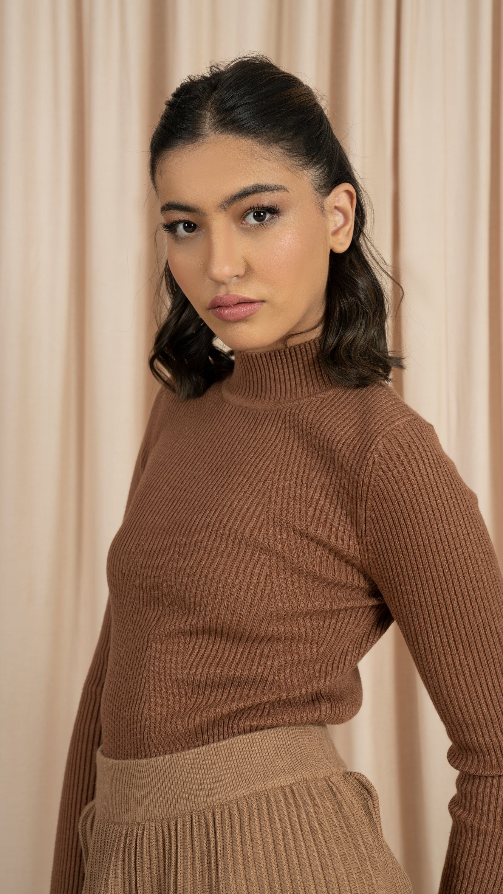 نتشي بلوزة ضيقه نسائية بأكمام و رقبة طويله