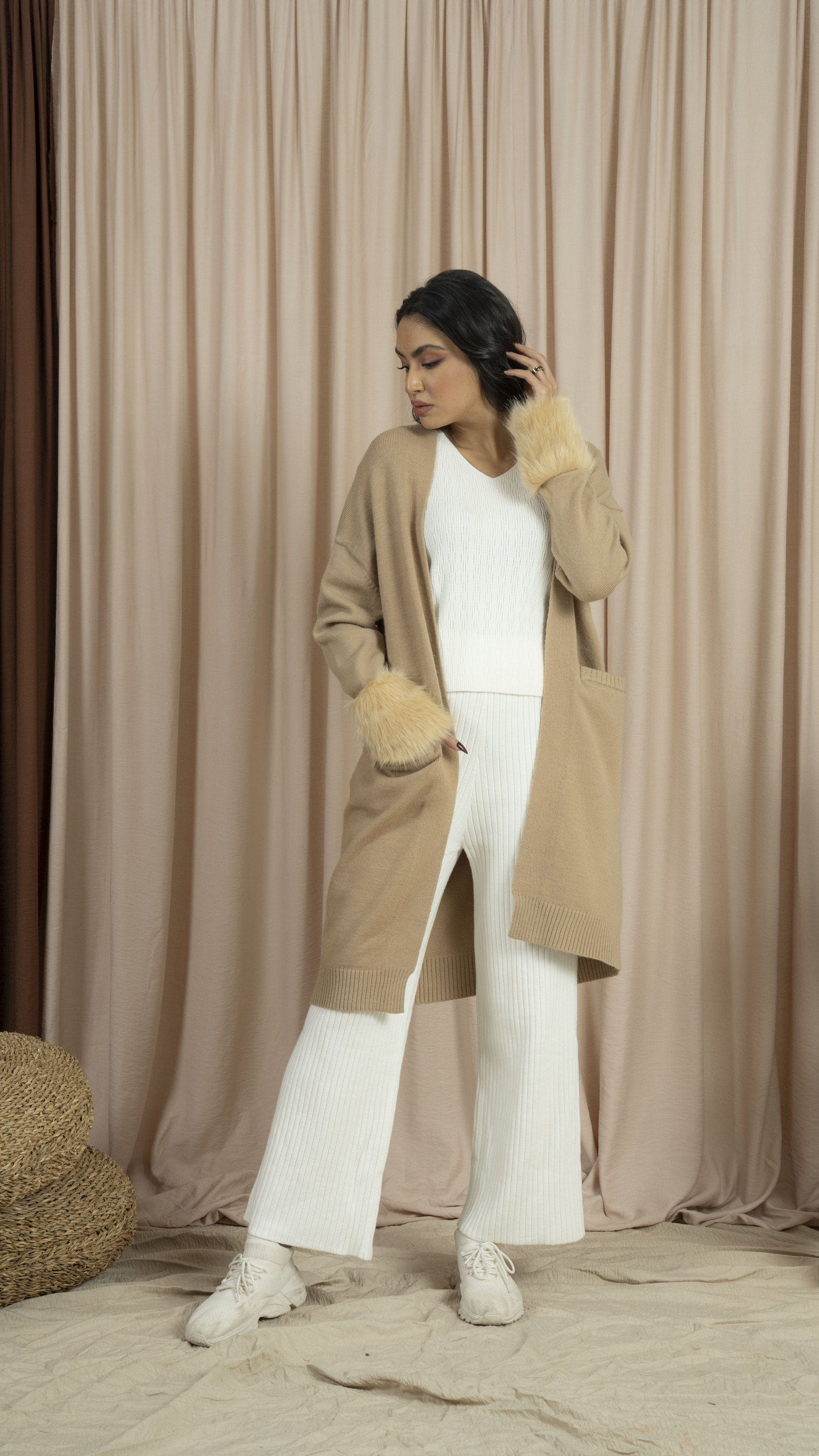 نتشي كارديجان نسائي طويل بكم فرو