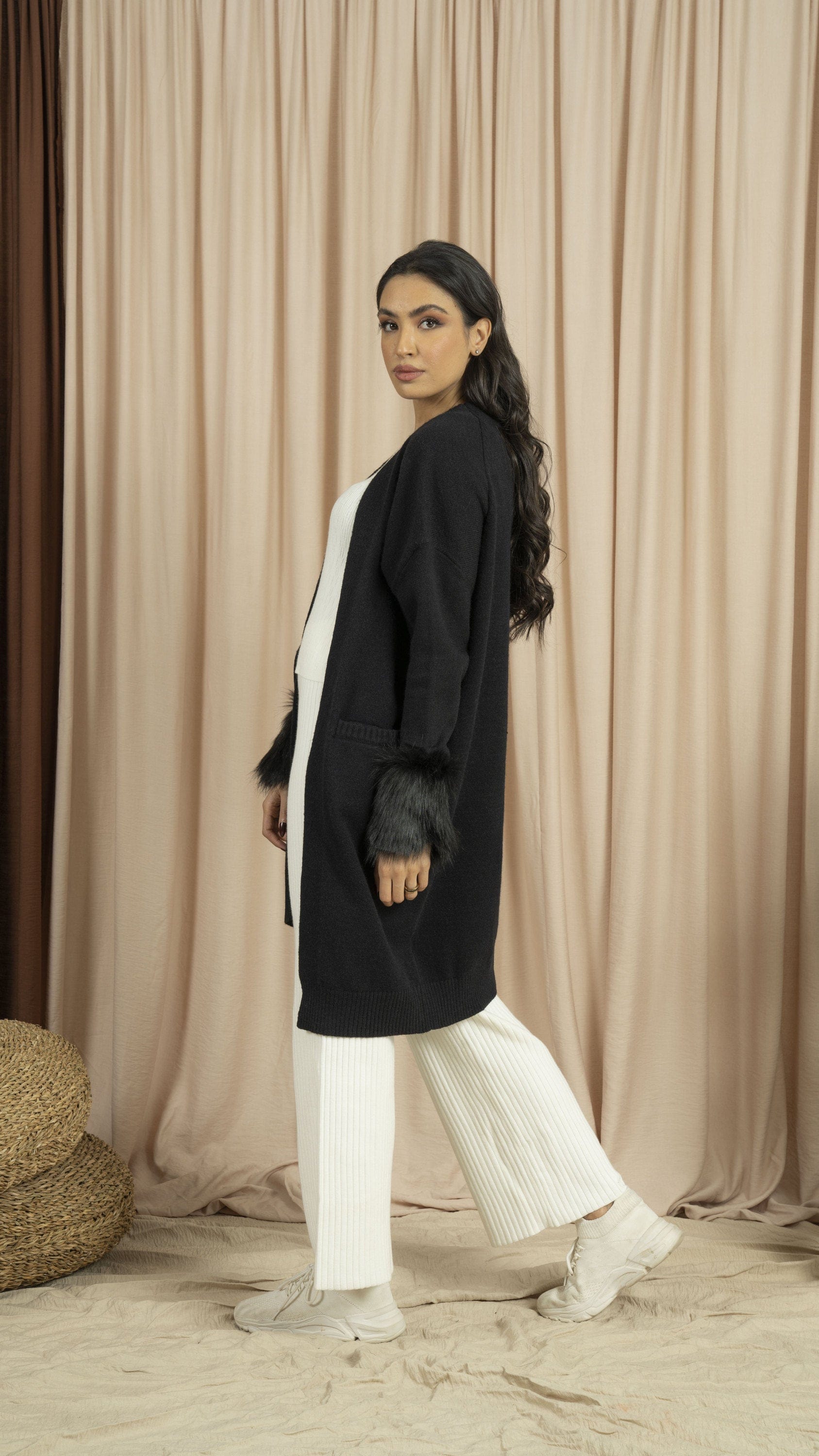 نتشي كارديجان نسائي طويل بكم فرو