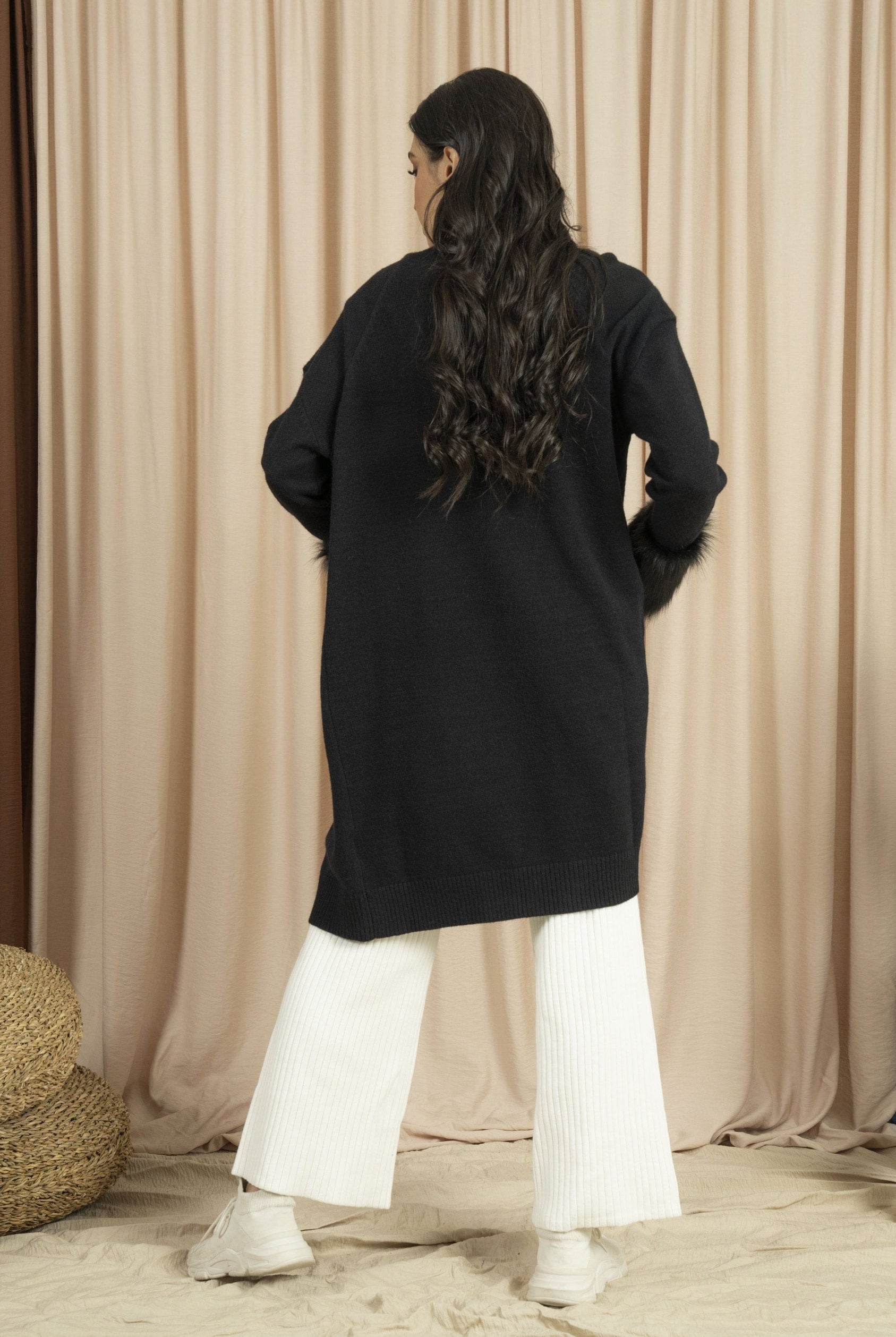 نتشي كارديجان نسائي طويل بكم فرو