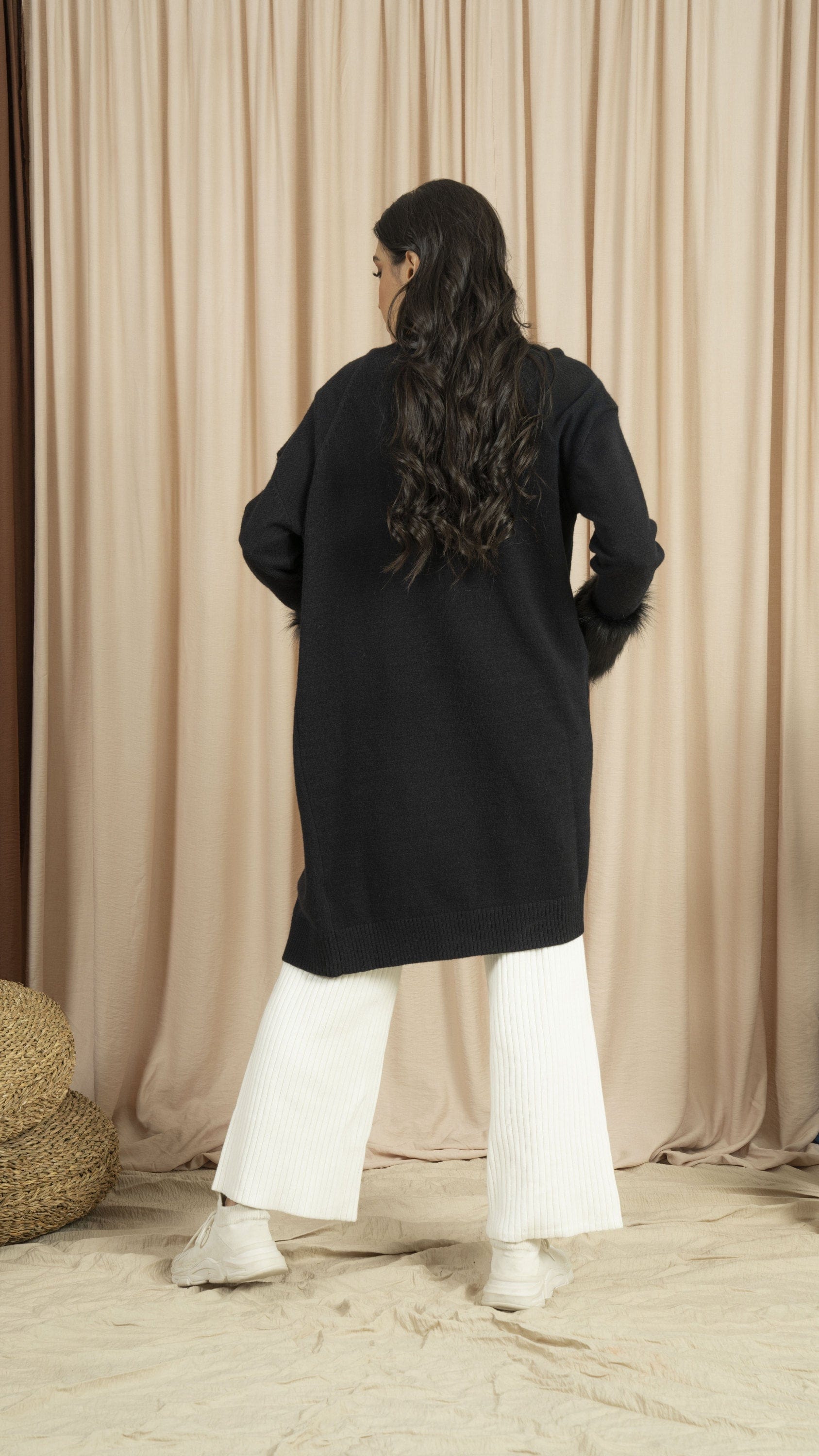 نتشي كارديجان نسائي طويل بكم فرو