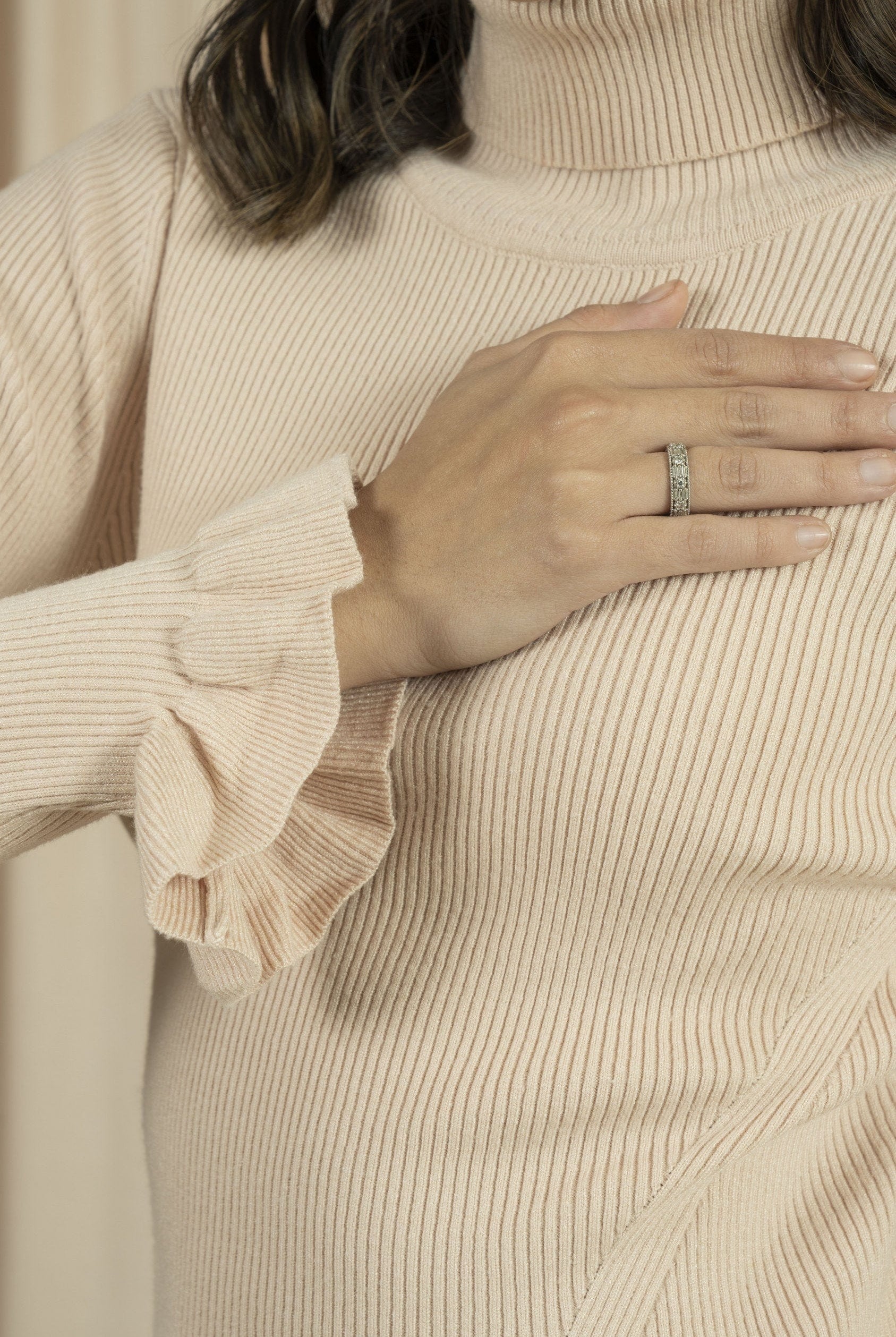 نتشي فستان قصير نسائي منسوج برقبة عالية