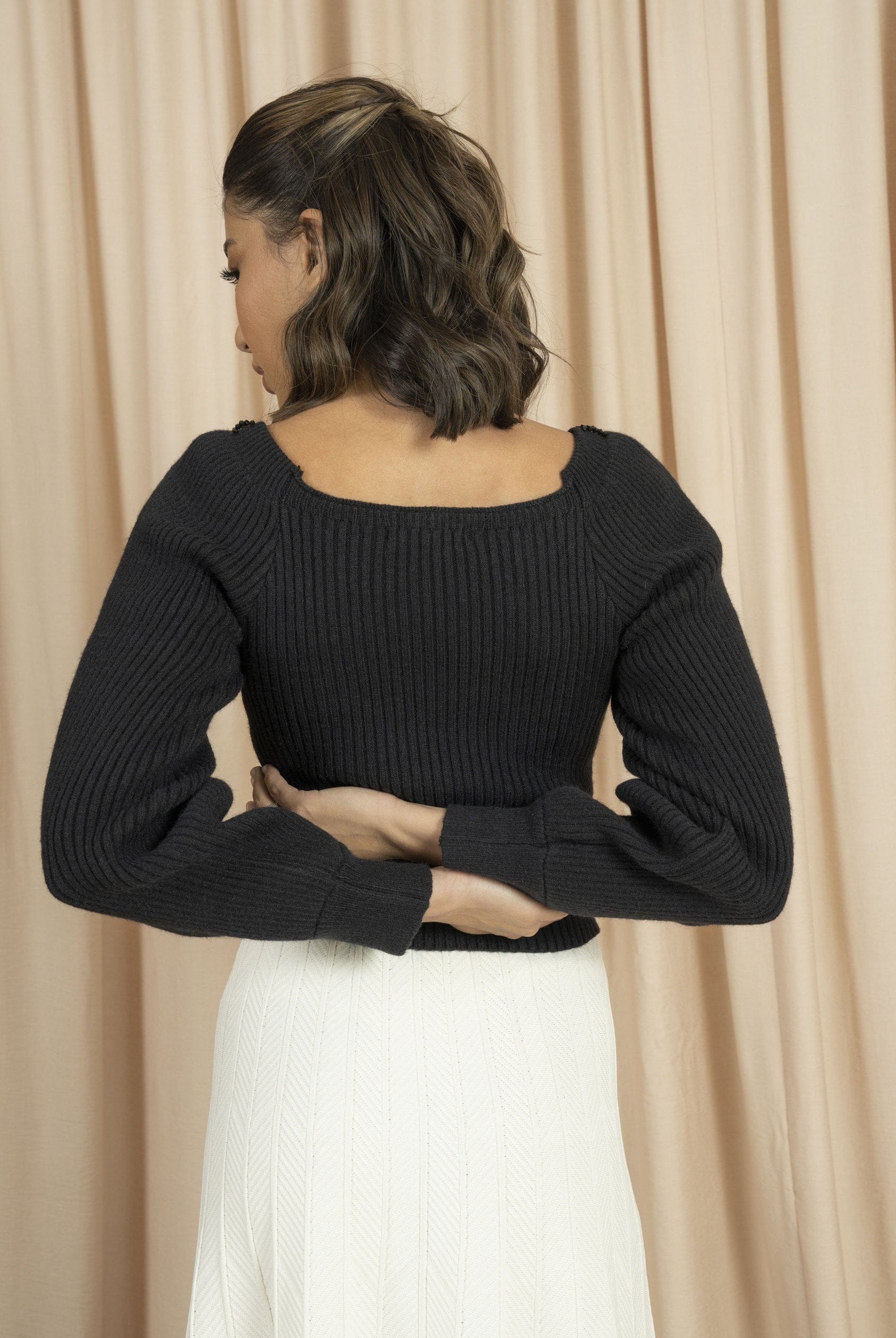 نتشي بلوزة صوف نسائي بفتحة صدر مربعة أسود