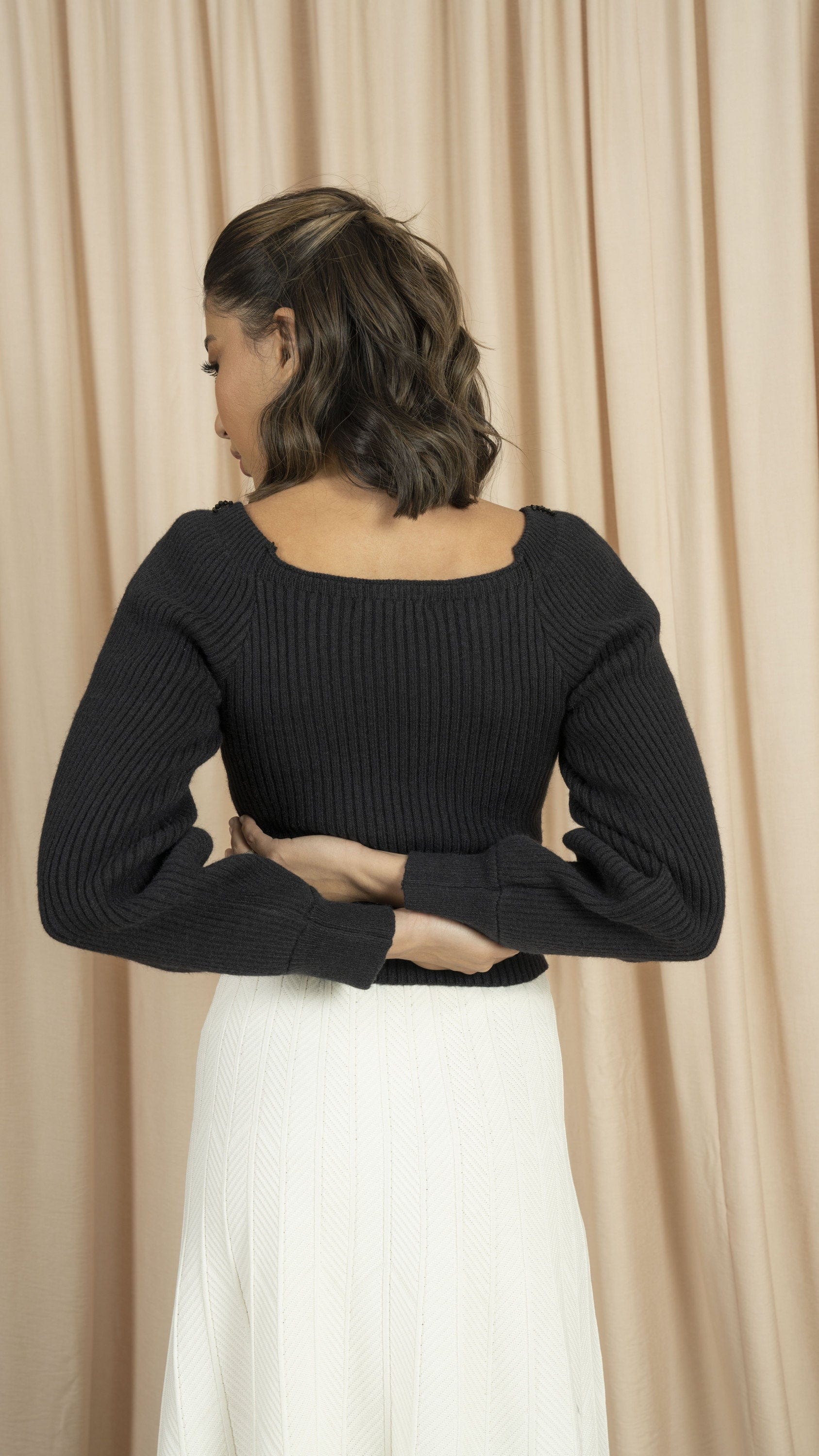 نتشي بلوزة صوف نسائي بفتحة صدر مربعة أسود