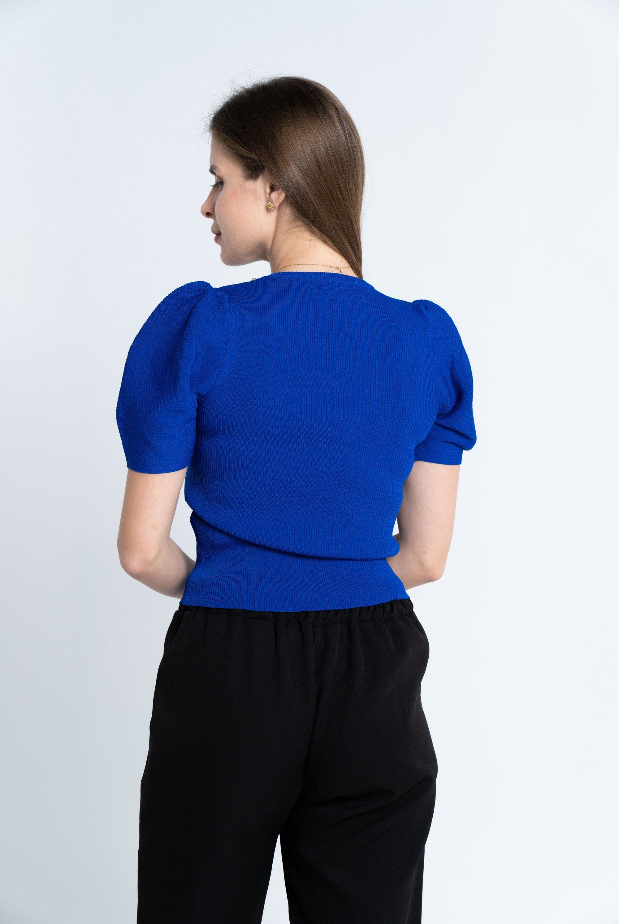 نتشي توب مضلع كم قصير بف بتطريز على الياقة نسائي