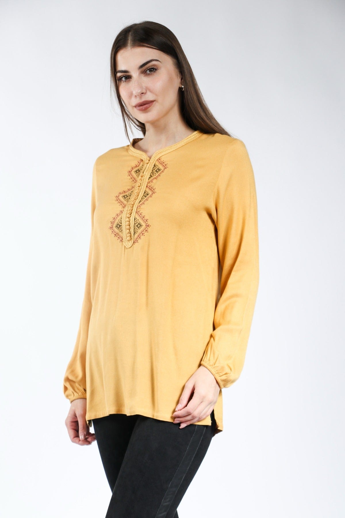 ديامانتين بلوزة مغربية مطرزة من الصدر كم طويل نسائي