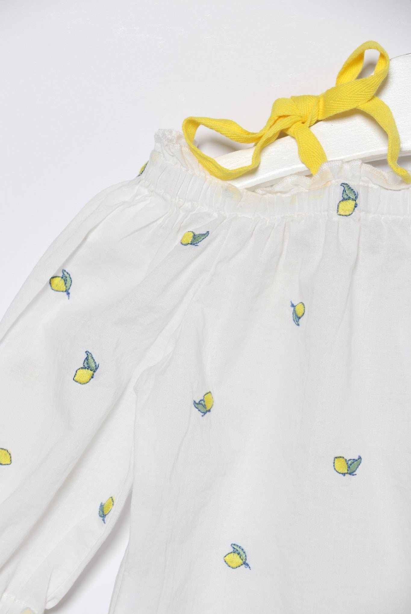 جينجرسنابس بلوزة نص بطن منقوشة كم قصير بف بناتي أوف وايت