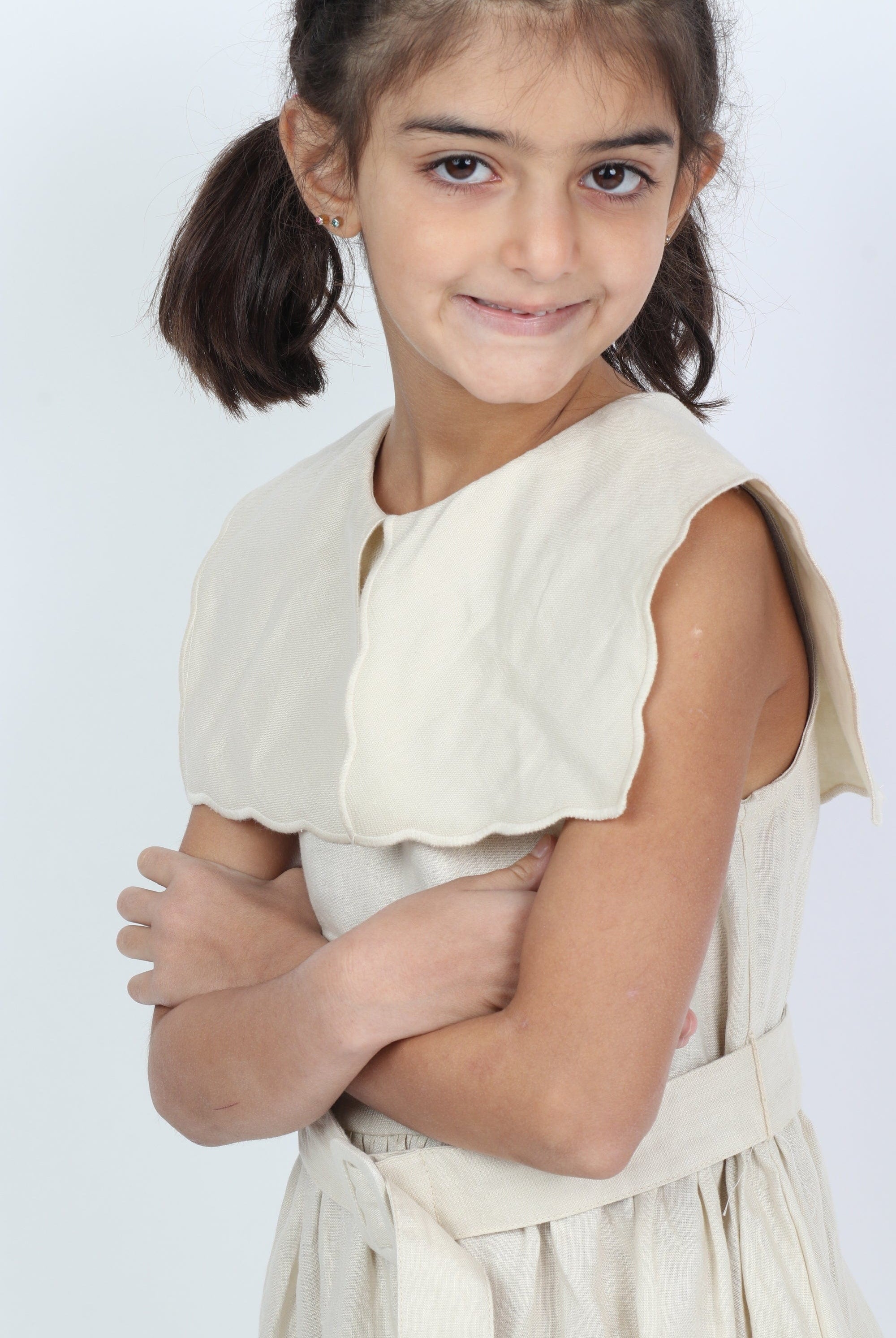 جينجرسنابس فستان بناتي سادة مكشكش من الصدر كت بني