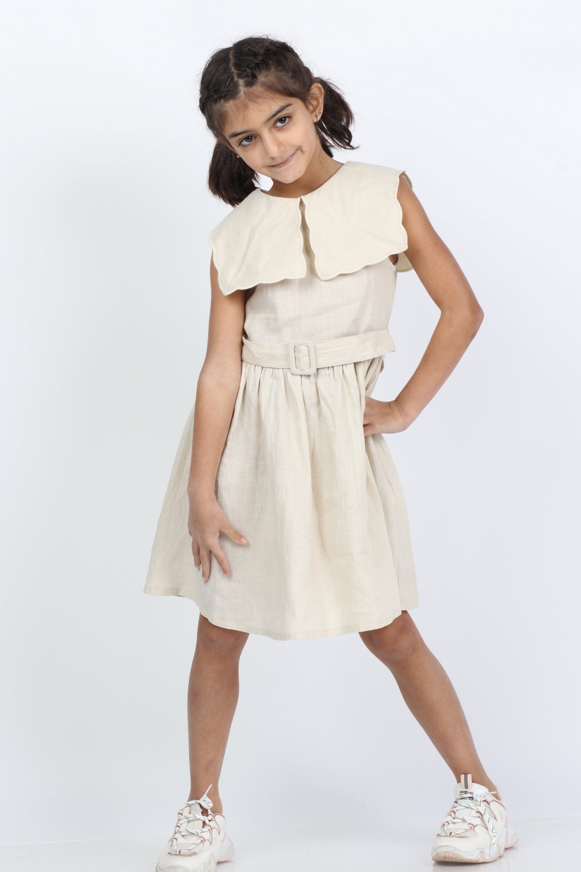 جينجرسنابس فستان بناتي سادة مكشكش من الصدر كت بني