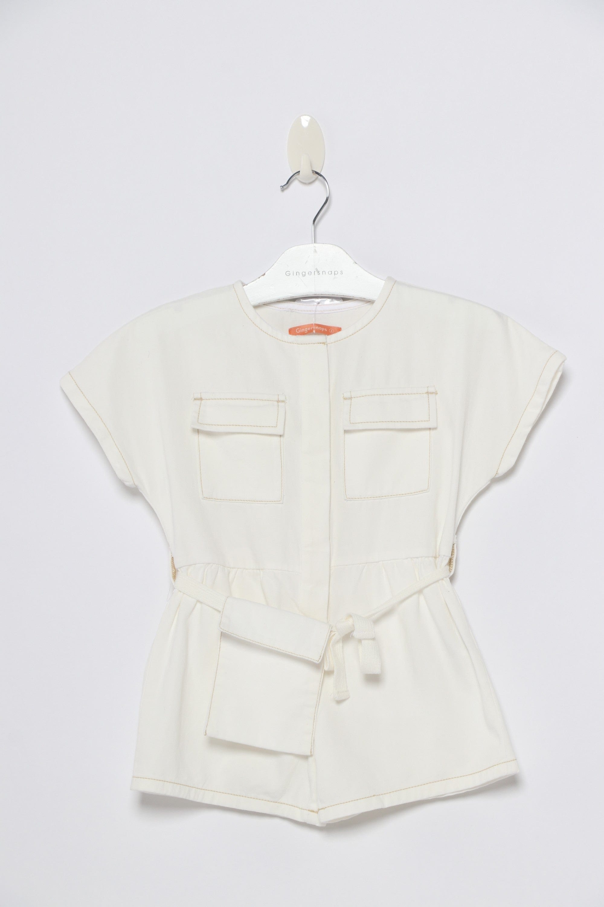 جينجرسنابس سالوبيت نص كم بجيوب وشورت وحزام على الخصر بناتي أوف وايت