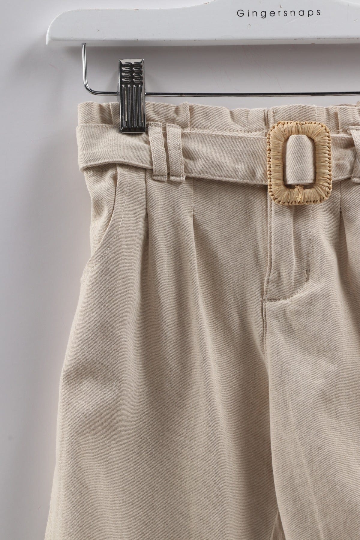 جينجرسنابس بنطلون اطفال بناتي بحزام على خصر كاكي فاتح