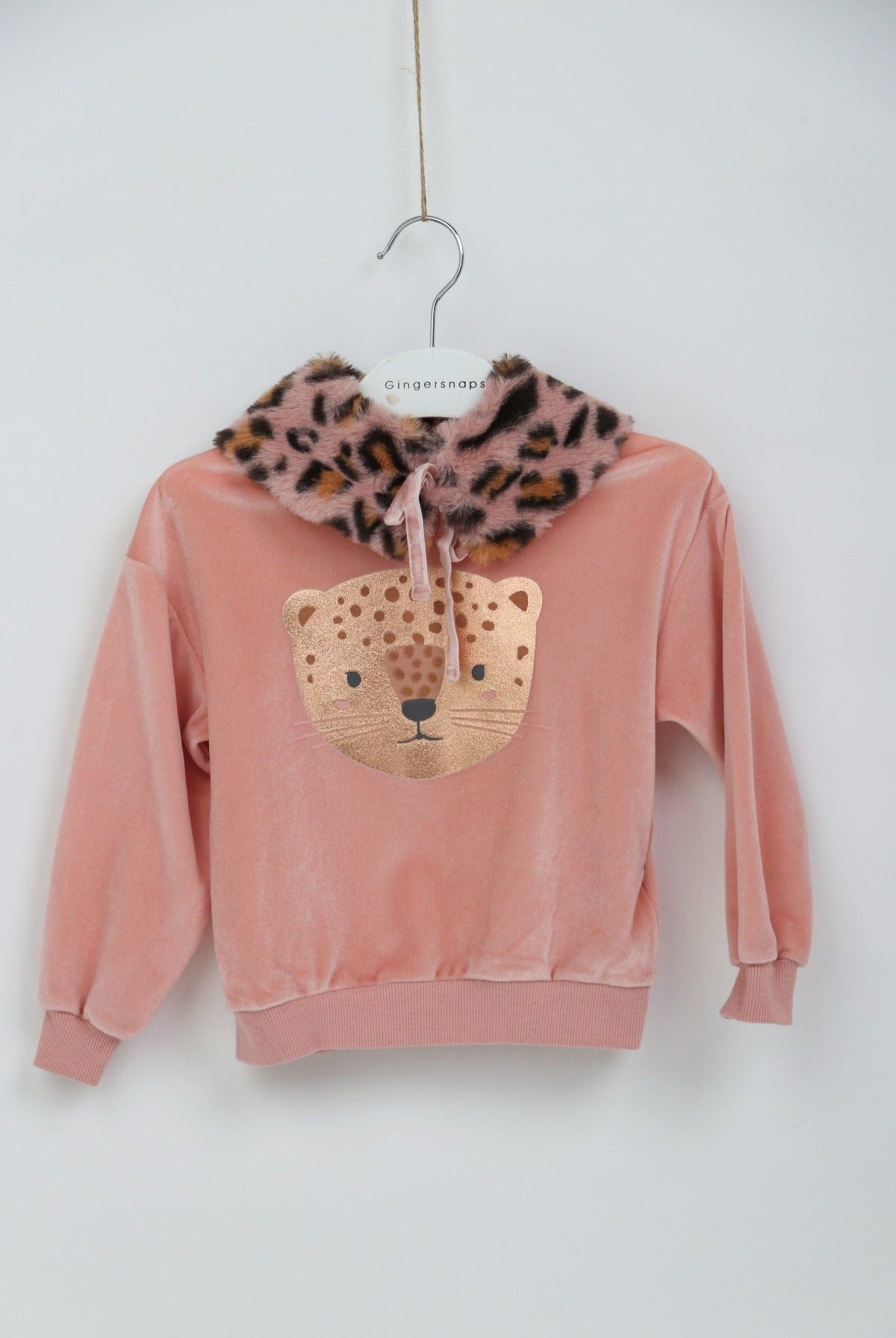 جينجرسنابس بلوفر بياقة فرو بتايجر علي الصدر وردي فاتح