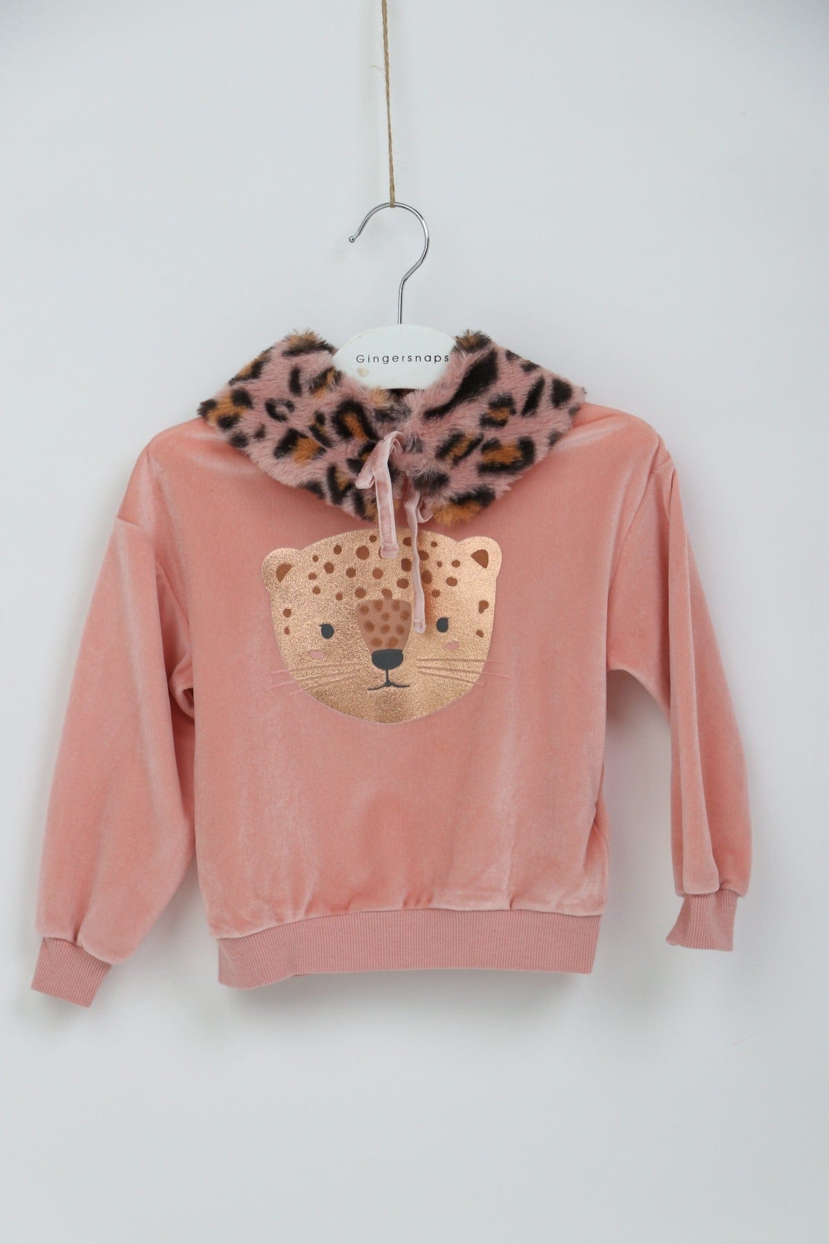 جينجرسنابس بلوفر بياقة فرو بتايجر علي الصدر وردي فاتح