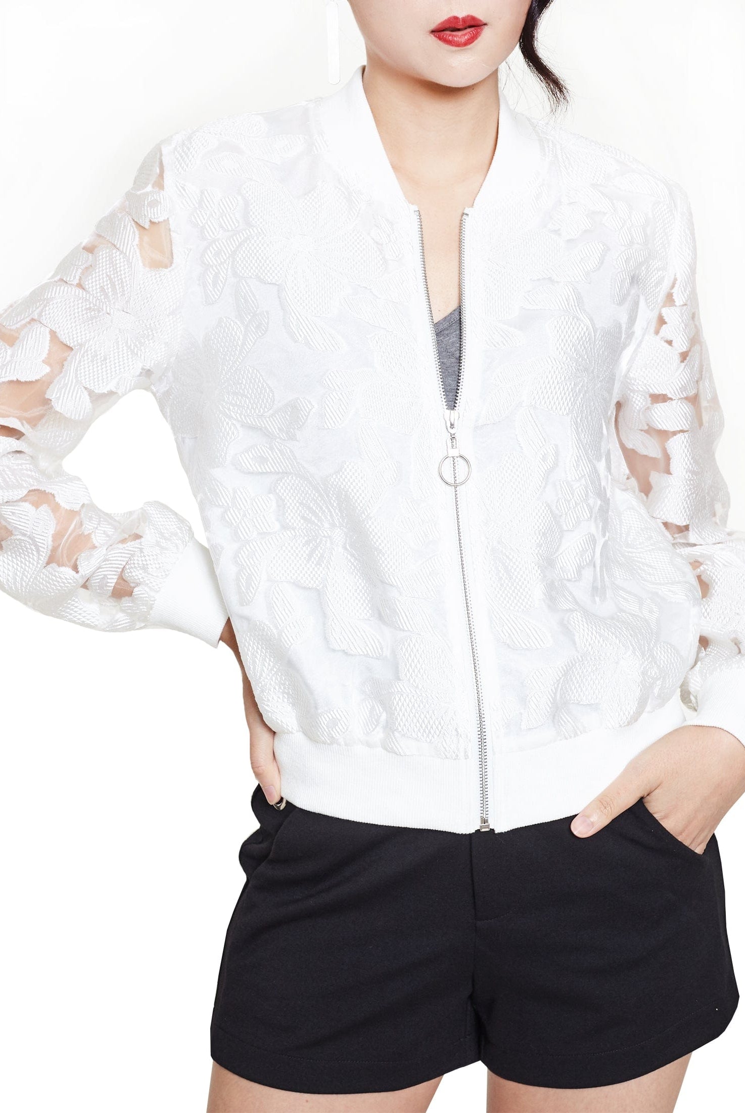 نتشي سترة مخرمة بسحاب بأكمام طويلة