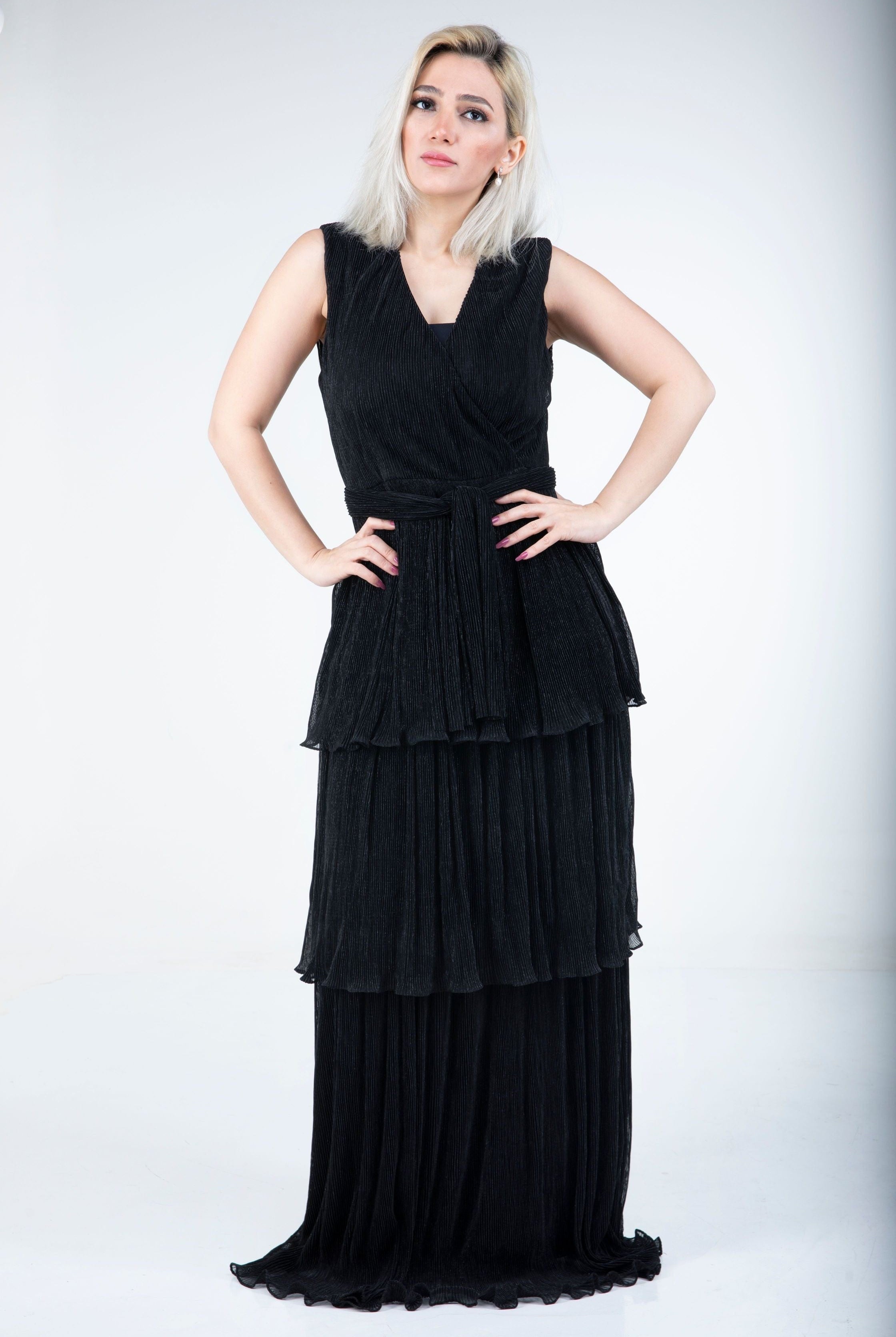 نتشي فستان سادة طبقات كلوش من أسفل ماكسي بدون أكمام