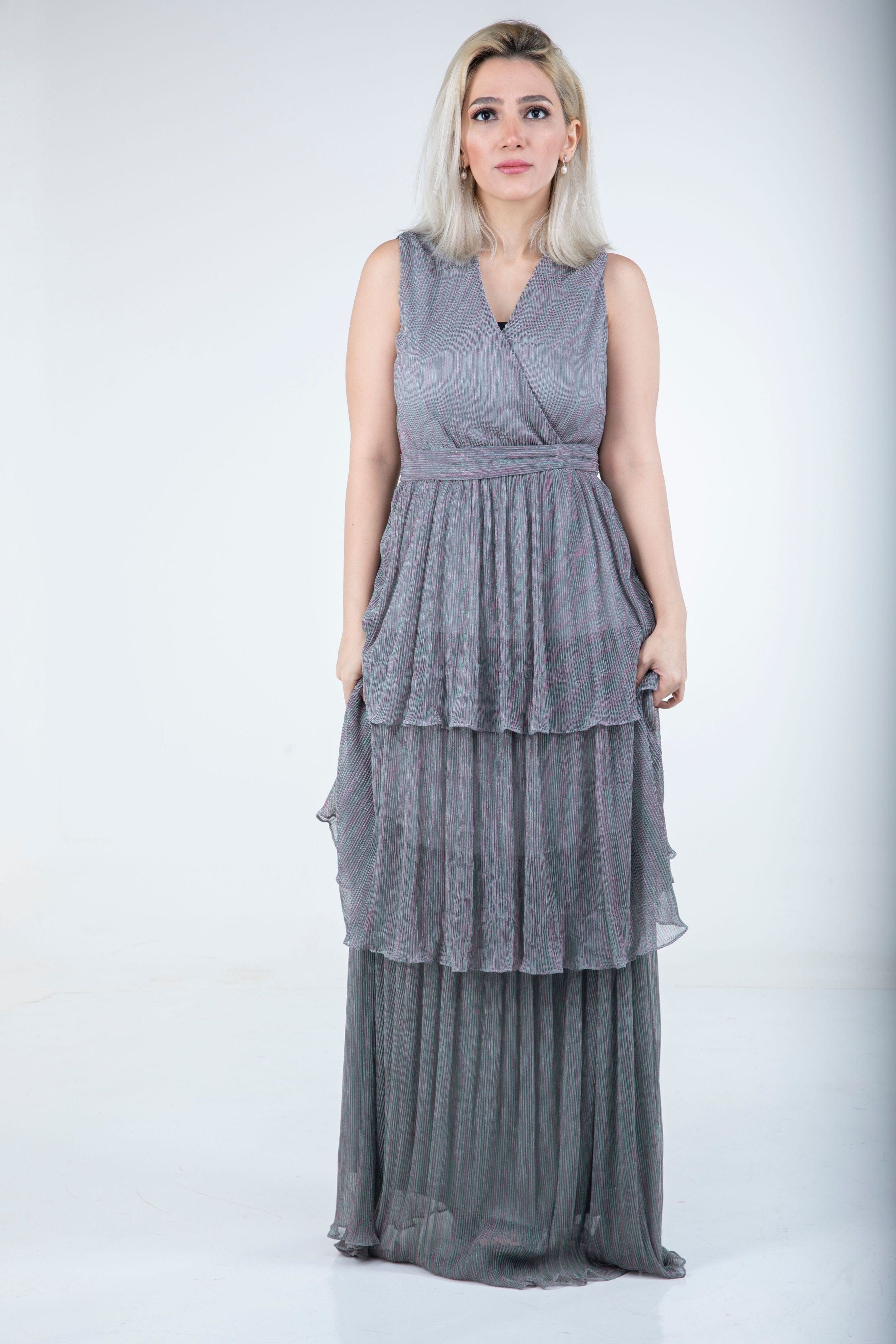 نتشي فستان سادة طبقات كلوش من أسفل ماكسي بدون أكمام