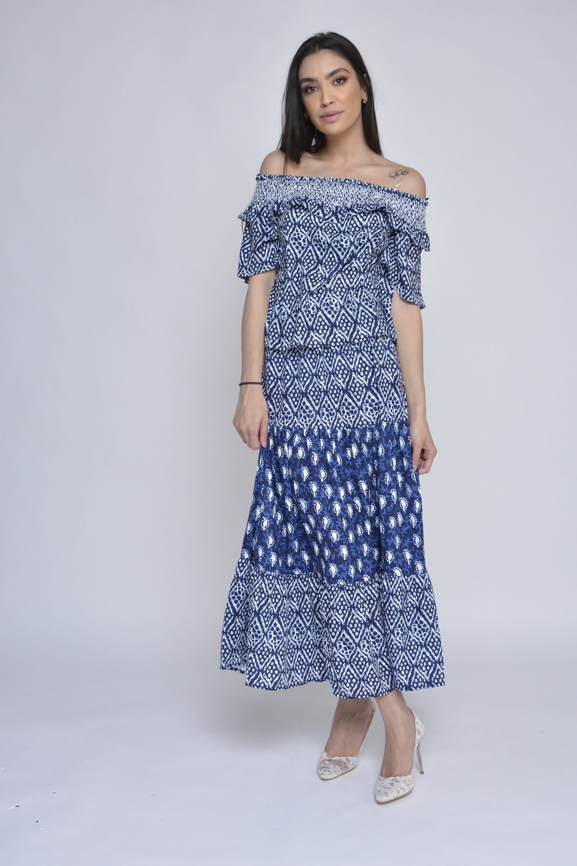 نتشي بلوزة منقوشة رقبة دائرية كم قصير واسع مفتوح نسائي