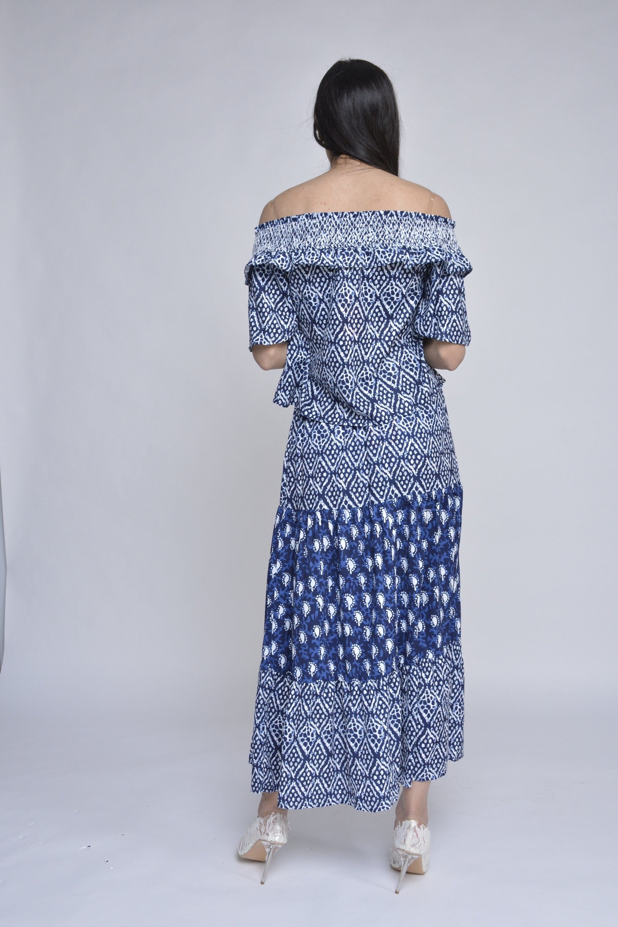 نتشي بلوزة منقوشة رقبة دائرية كم قصير واسع مفتوح نسائي