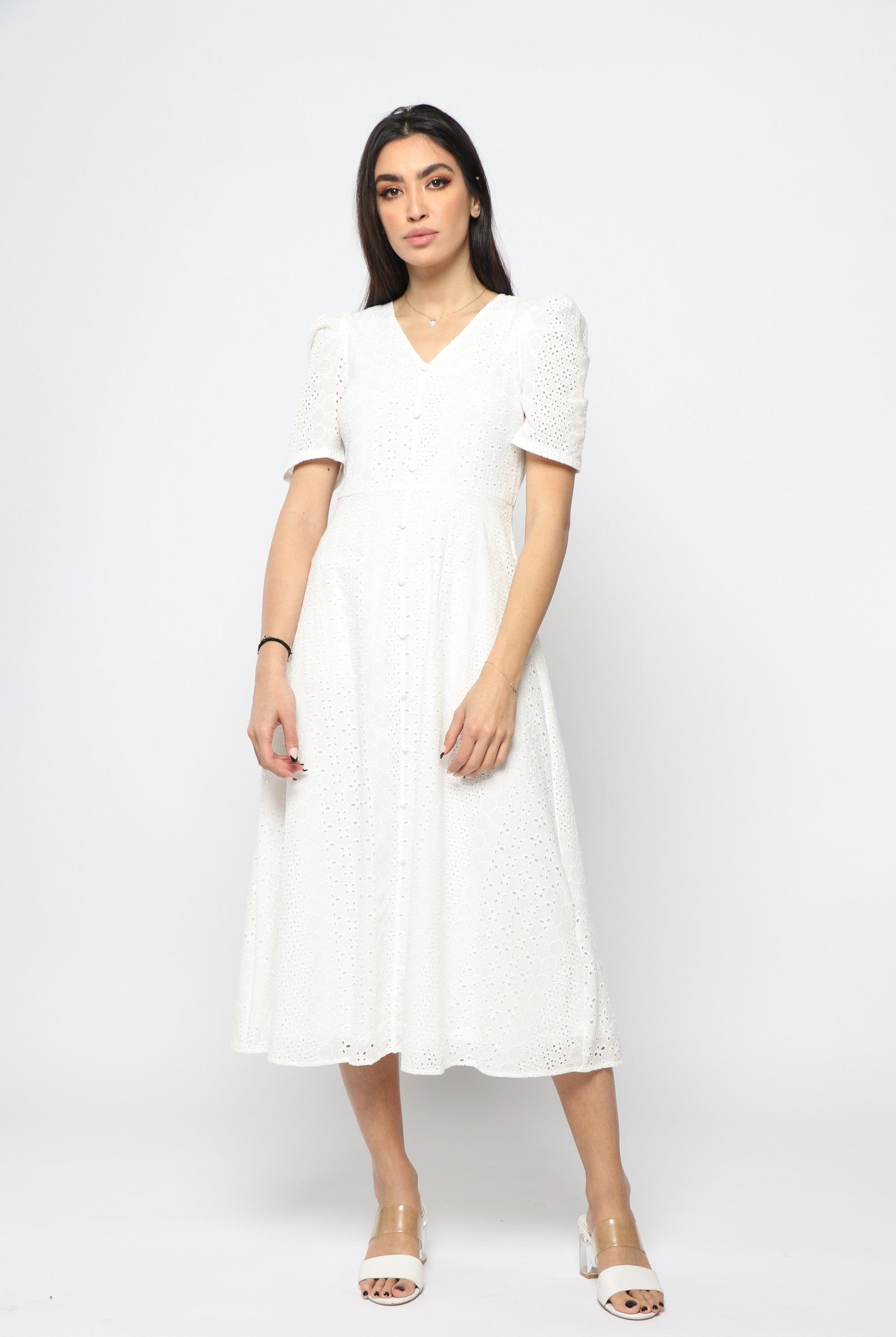 نتشي فستان بأكمام قصيرة من الدانتيل الشفاف