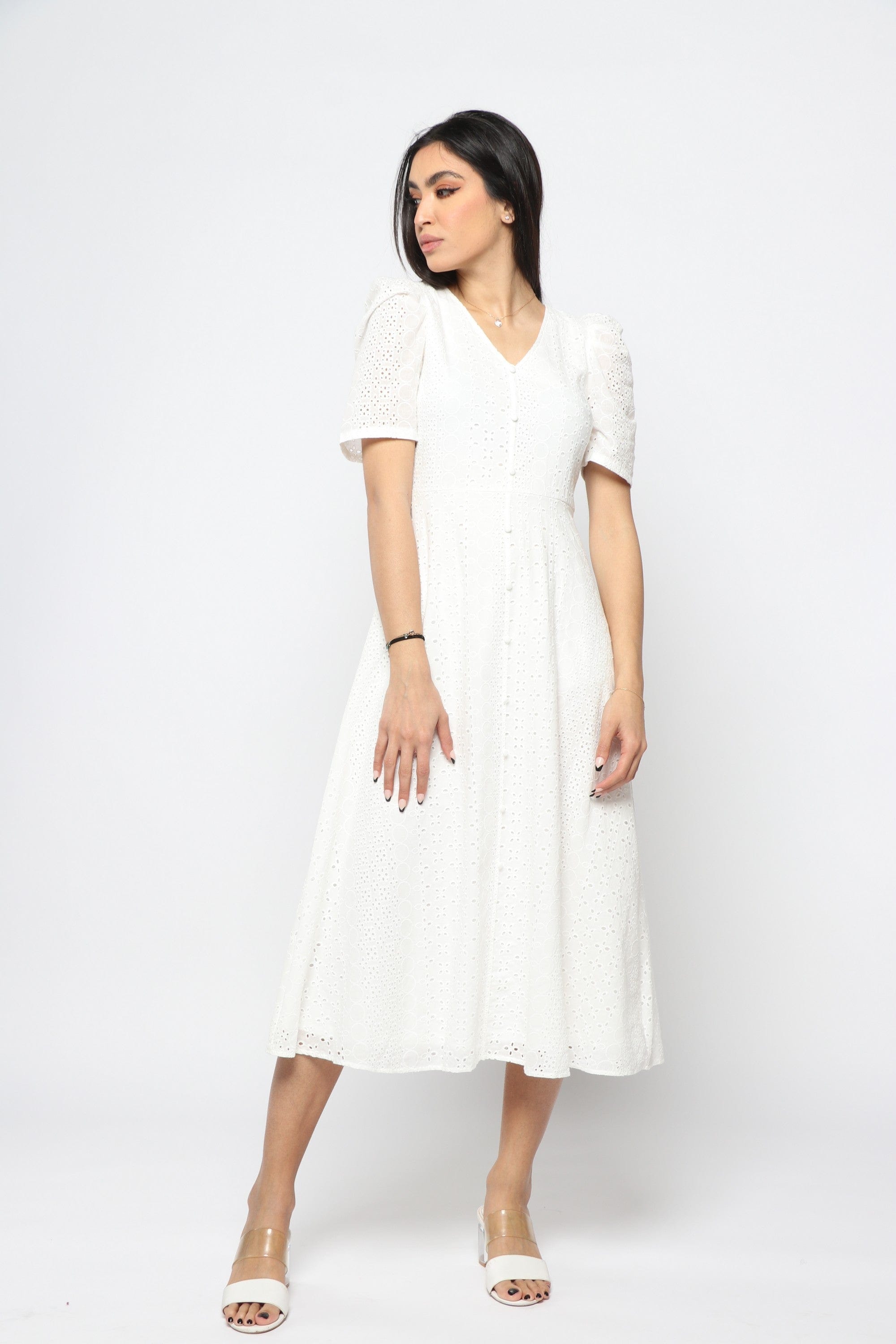 نتشي فستان بأكمام قصيرة من الدانتيل الشفاف