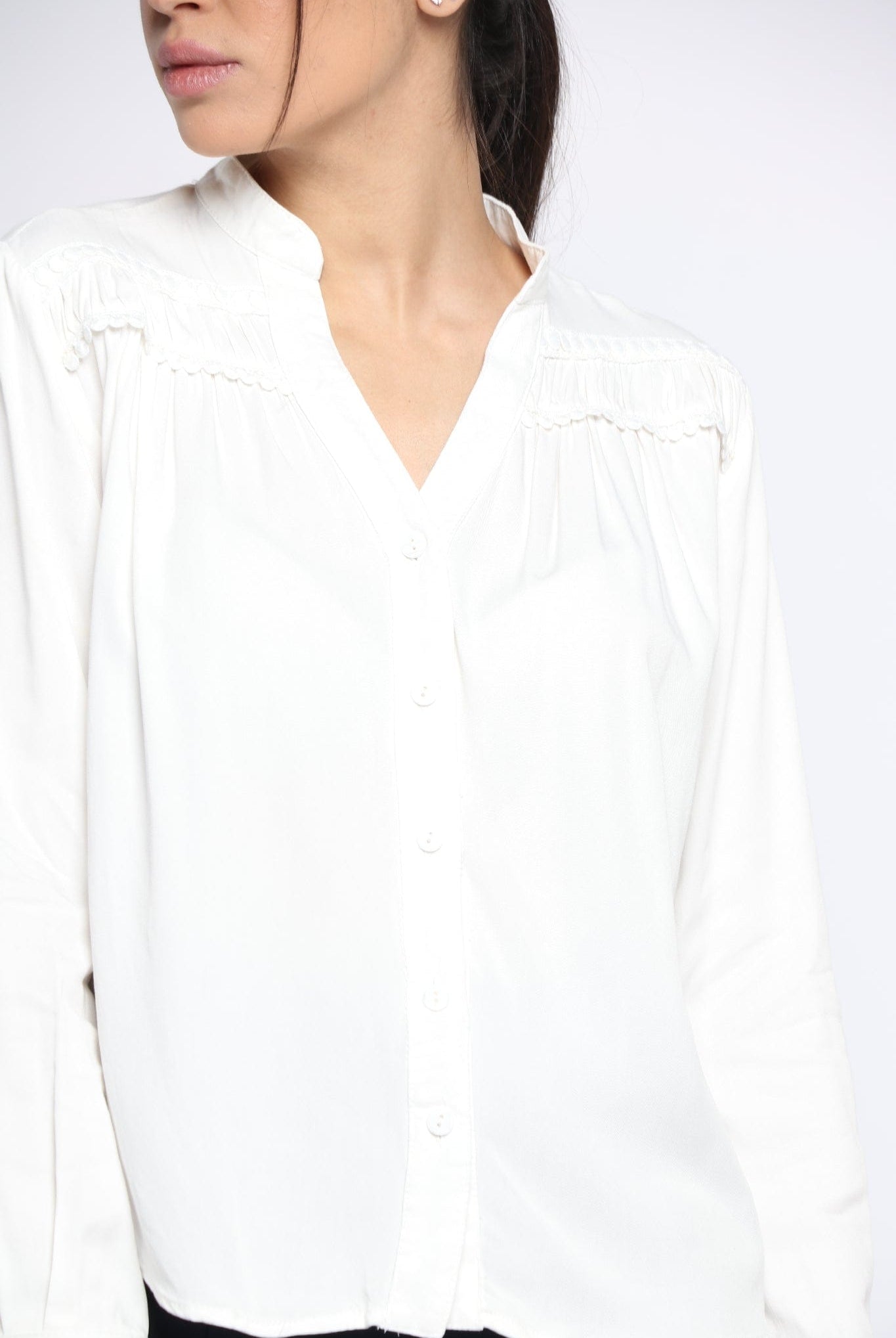 نتشي بلوزة سادة بفتحة سبعة وياقة كم طويل نسائي