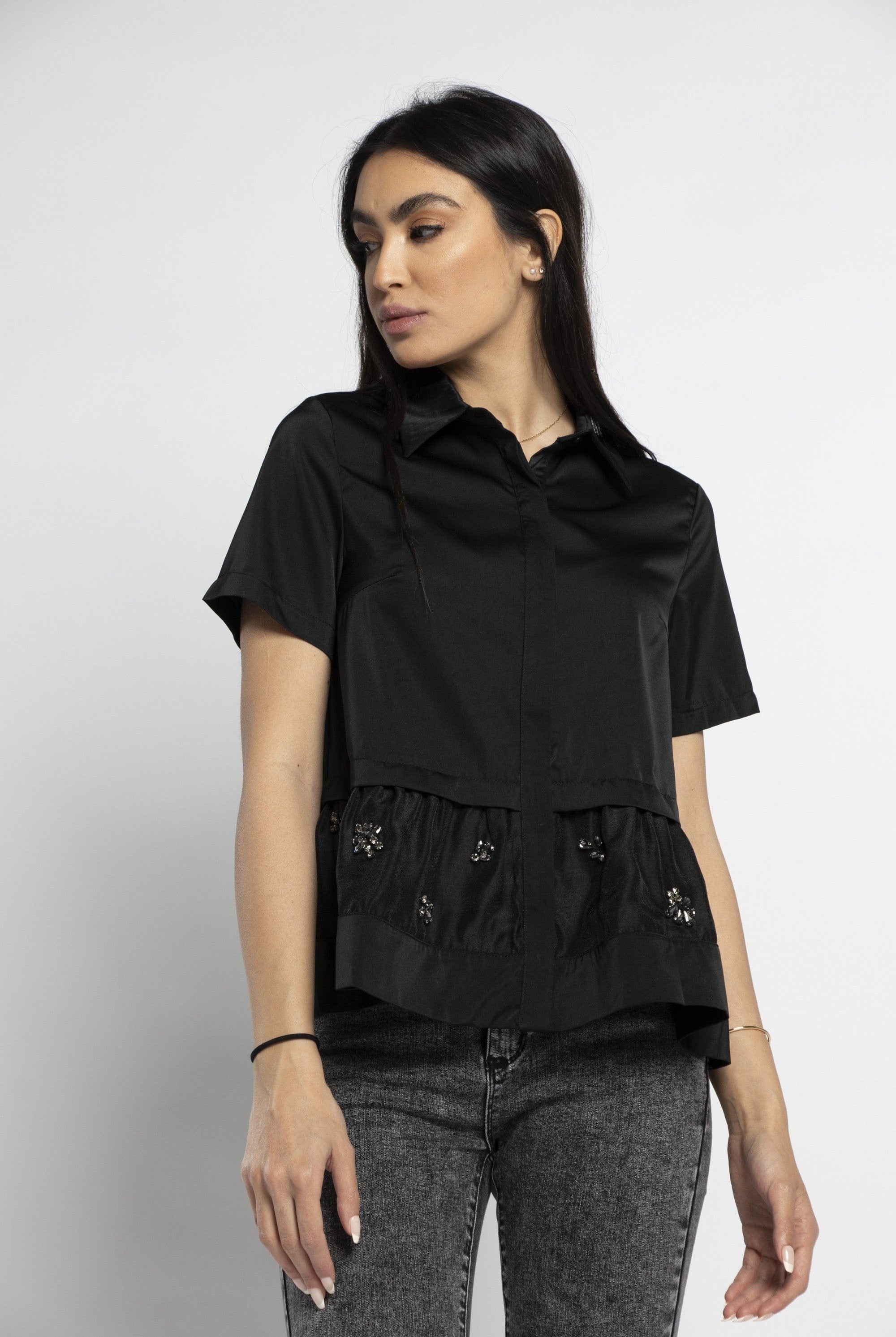 نتشي بلوزة بياقة منفوشة مع شيفون مورد نسائي