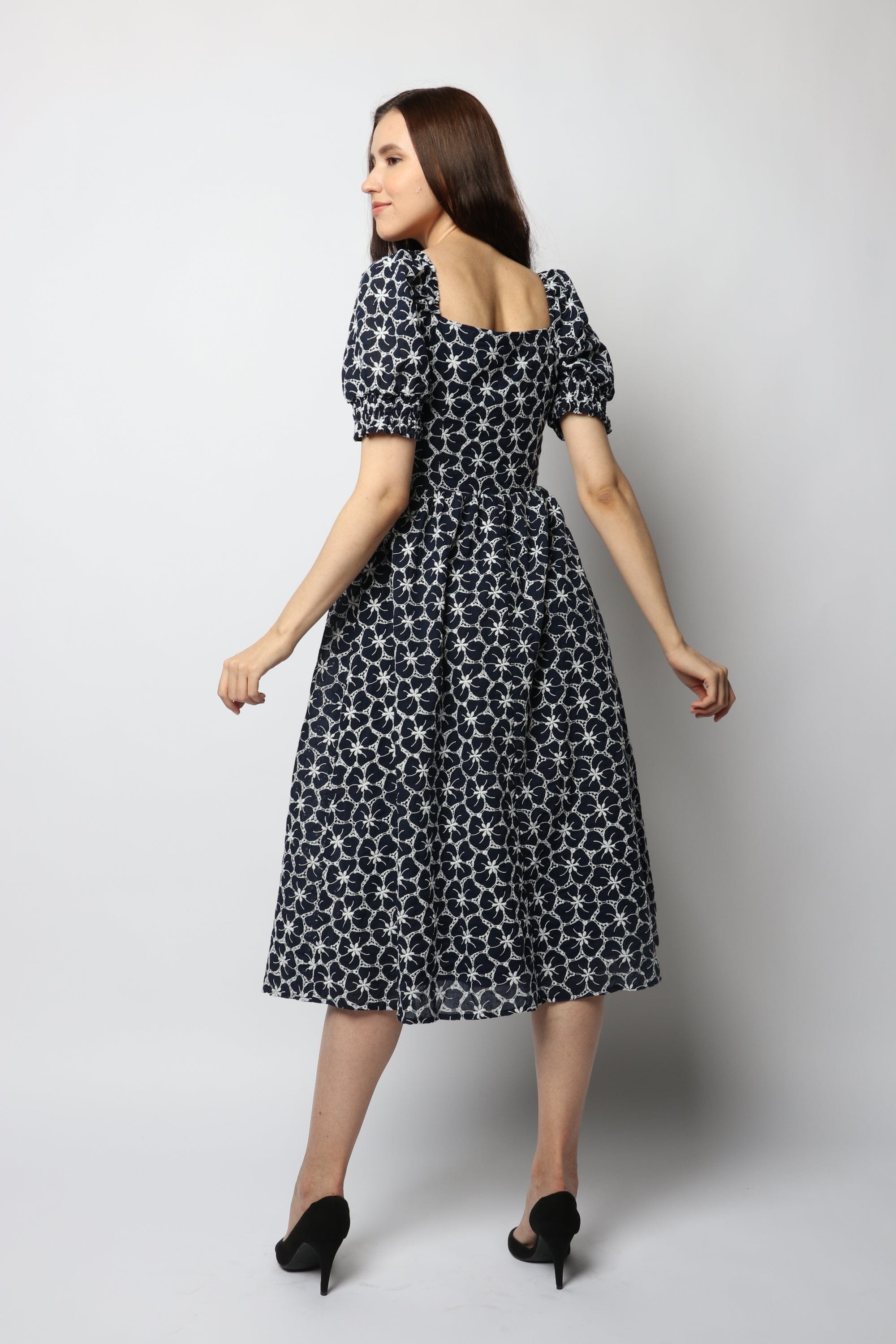 نتشي فستان ميدي منقوش نسائي