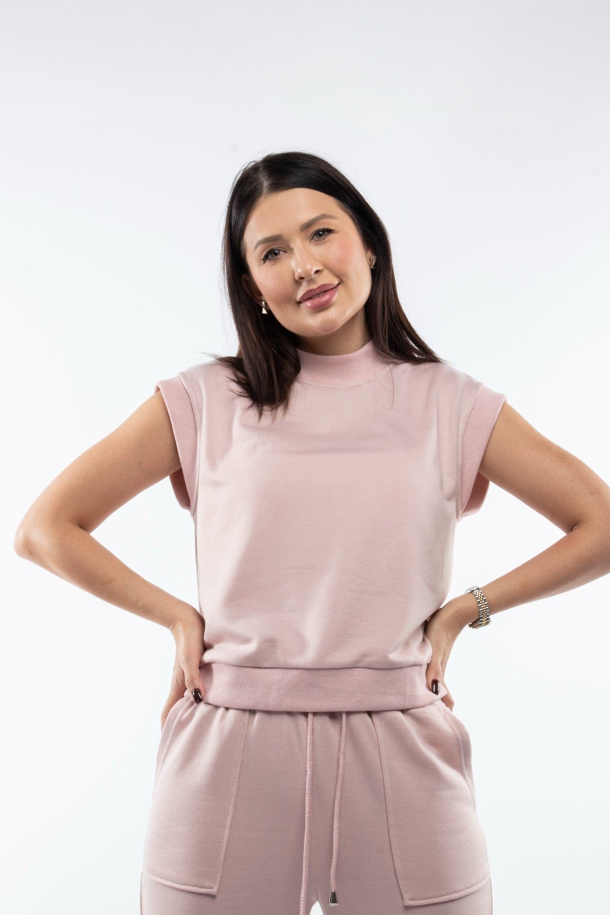 نتشي بلوزة سادة كم قصير برقبة نسائي