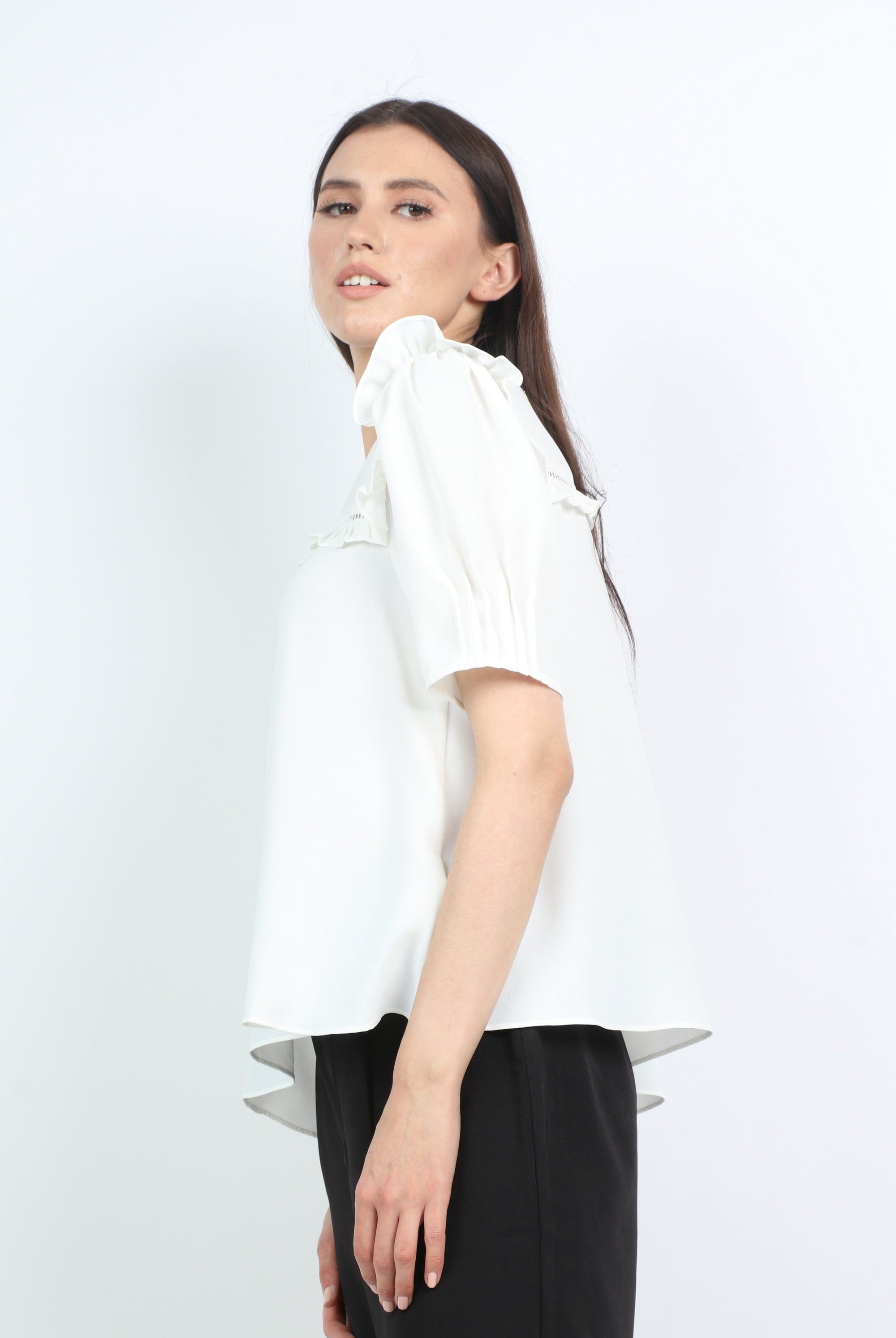 نتشي بلوزة رسمية بكشكشة عند الصدر وأكمام قصيرة منفوخة نسائي