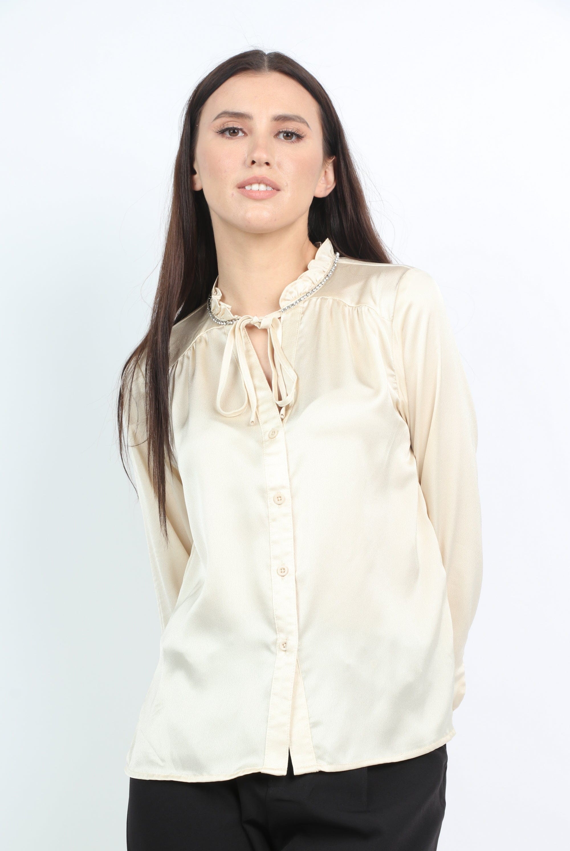 نتشي بلوزة ستان بأزرار أمامية وياقة مكشكشة مع سلسال كم طويل نسائي