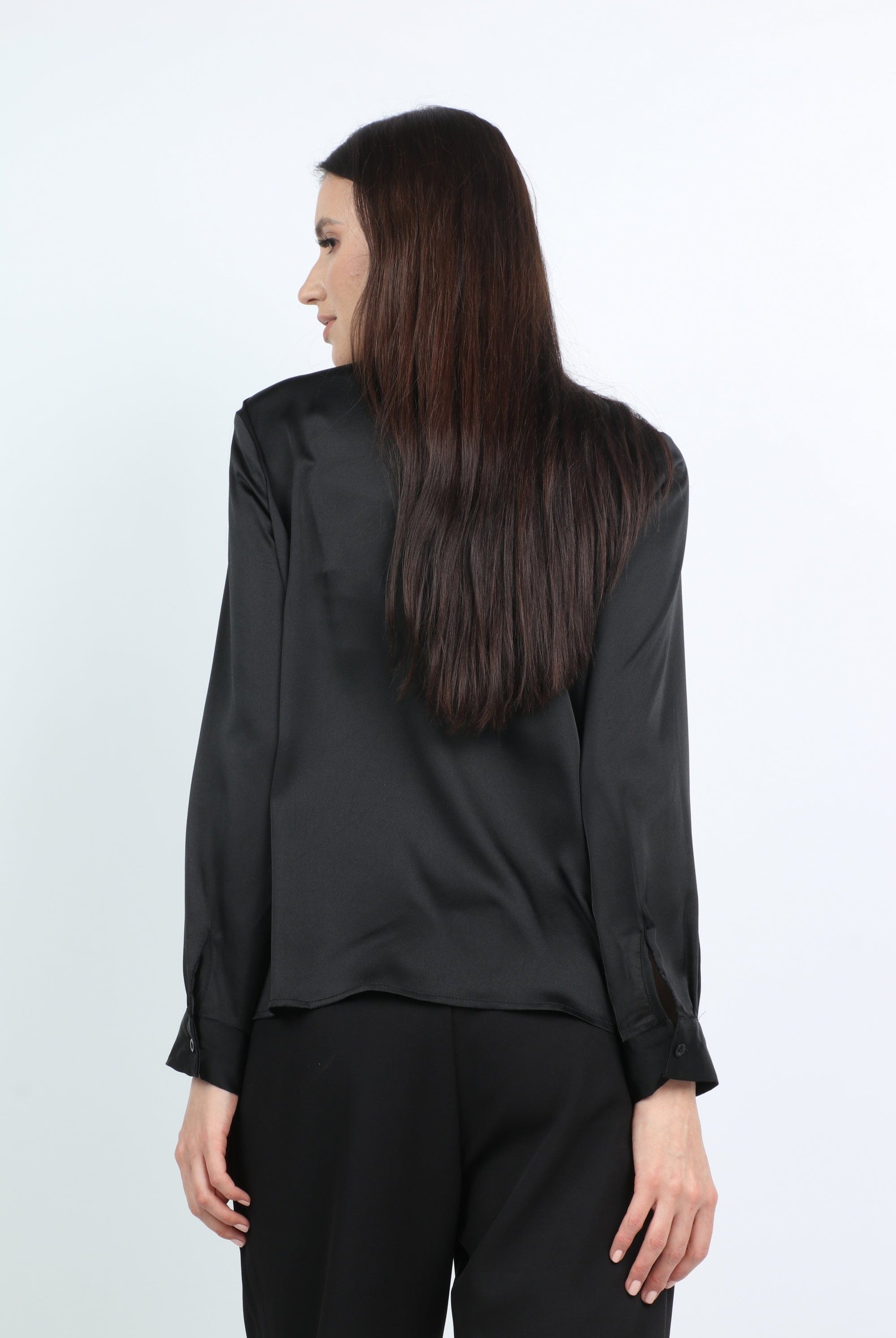 نتشي بلوزة ستان بأزرار أمامية وياقة مكشكشة مع سلسال كم طويل نسائي