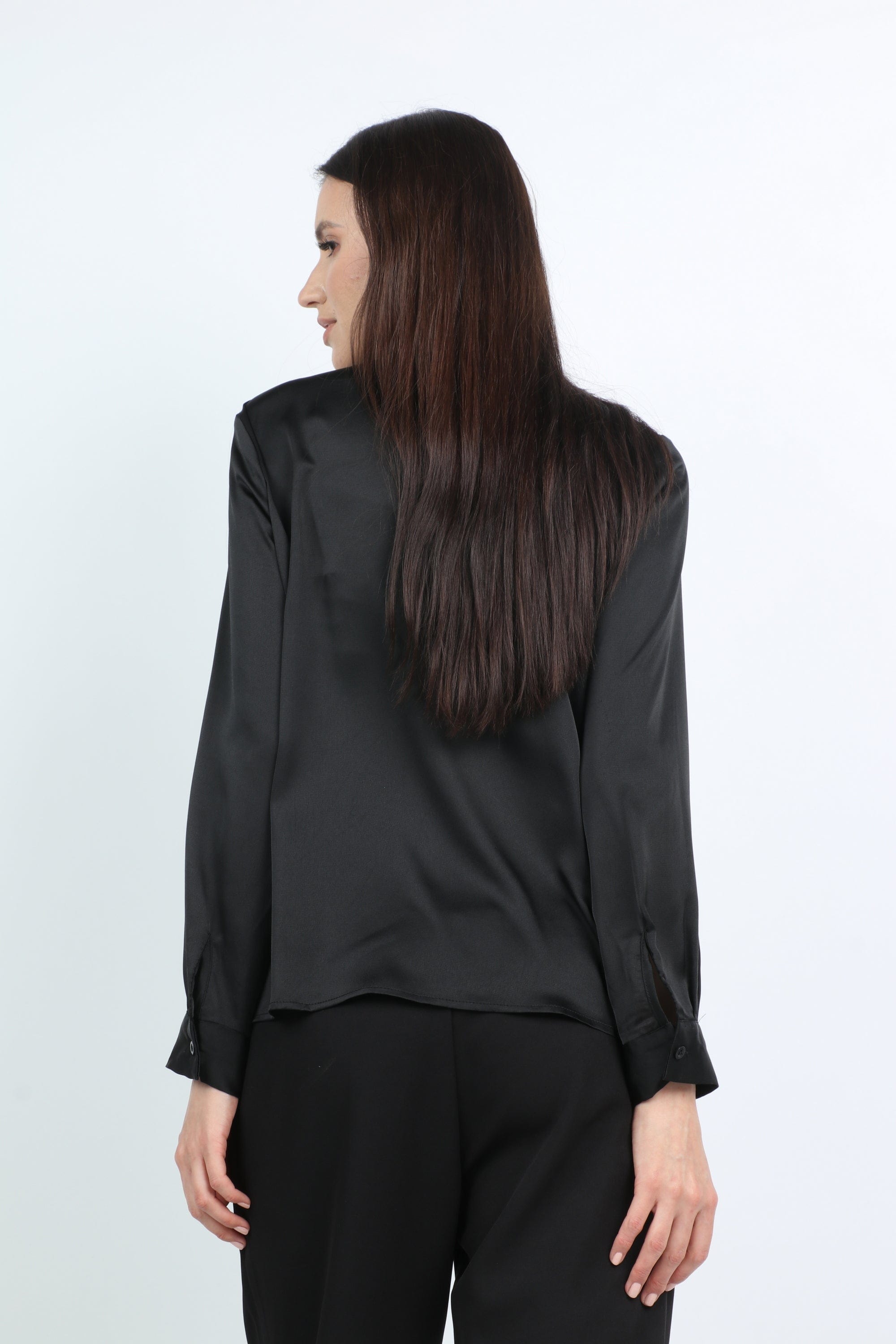 نتشي بلوزة ستان بأزرار أمامية وياقة مكشكشة مع سلسال كم طويل نسائي