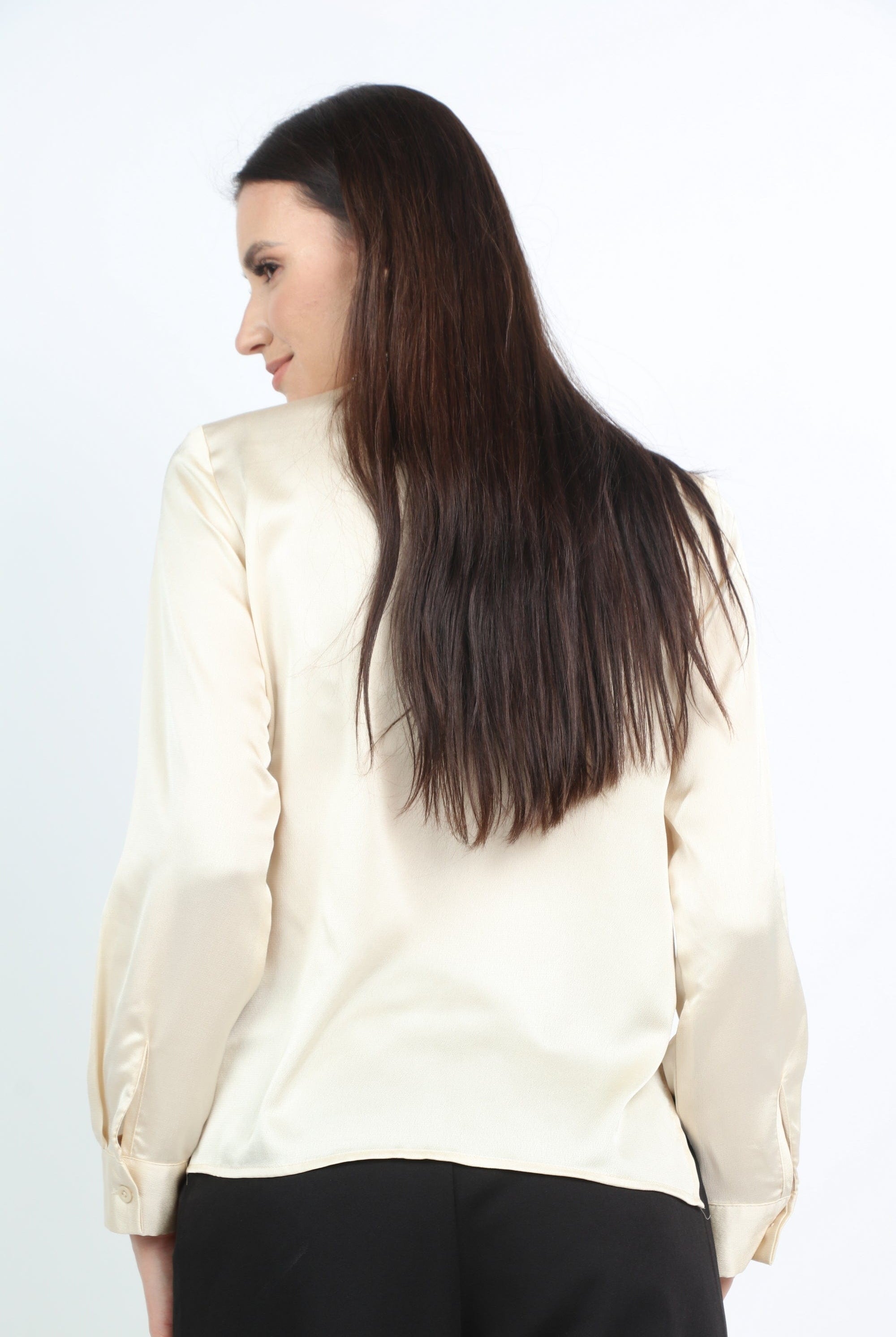 نتشي بلوزة ستان بأزرار أمامية وياقة مكشكشة مع سلسال كم طويل نسائي