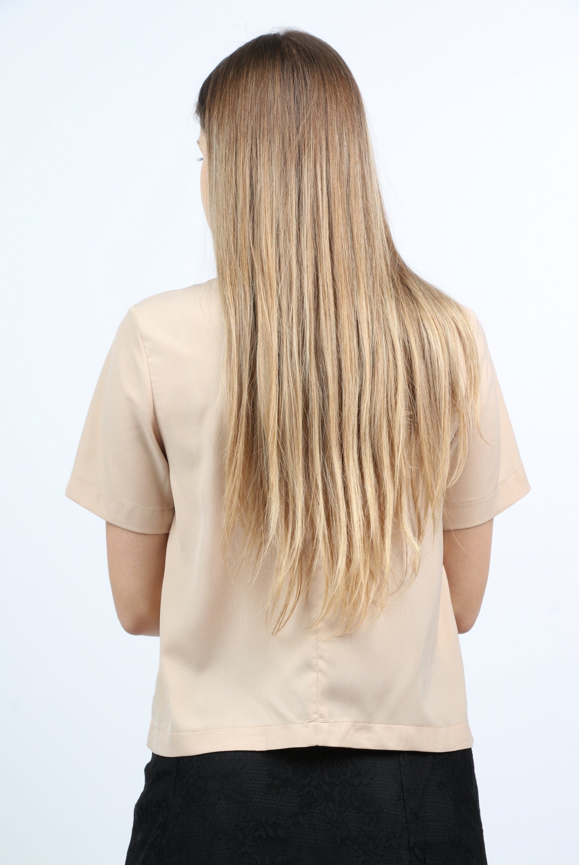 نتشي بلوزة سادة بياقة مطرزة كم قصير نسائي