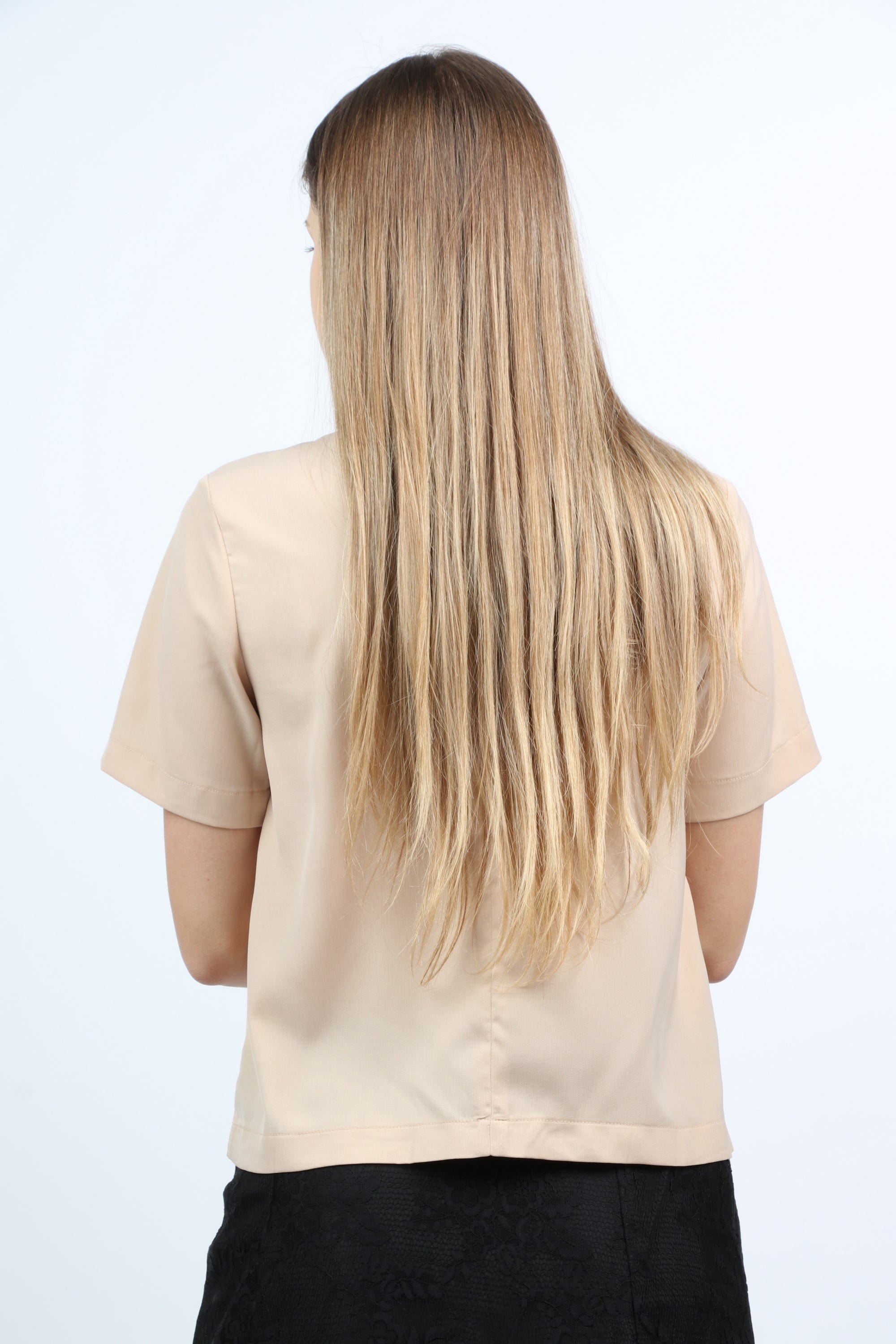 نتشي بلوزة سادة بياقة مطرزة كم قصير نسائي