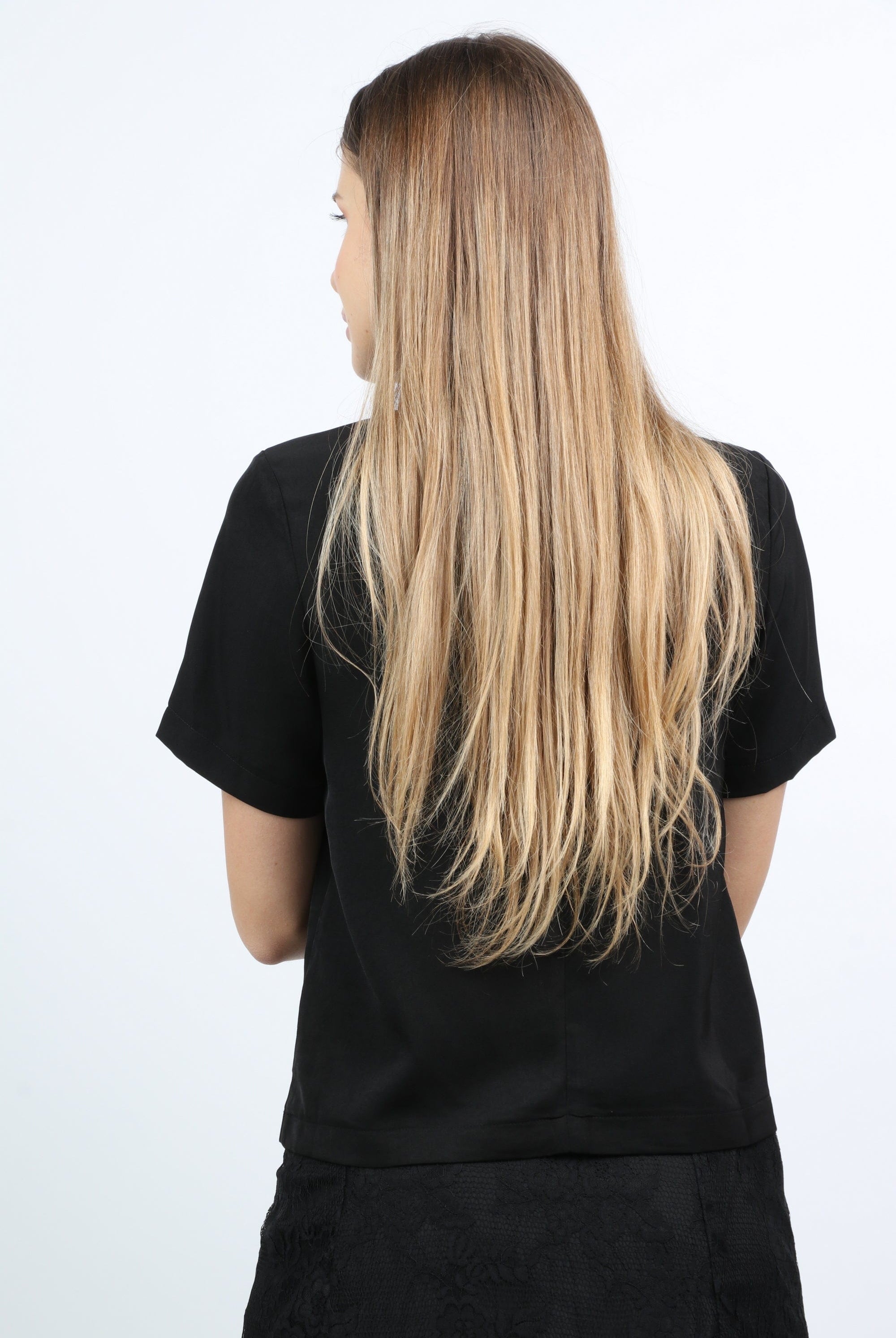 نتشي بلوزة سادة بياقة مطرزة كم قصير نسائي