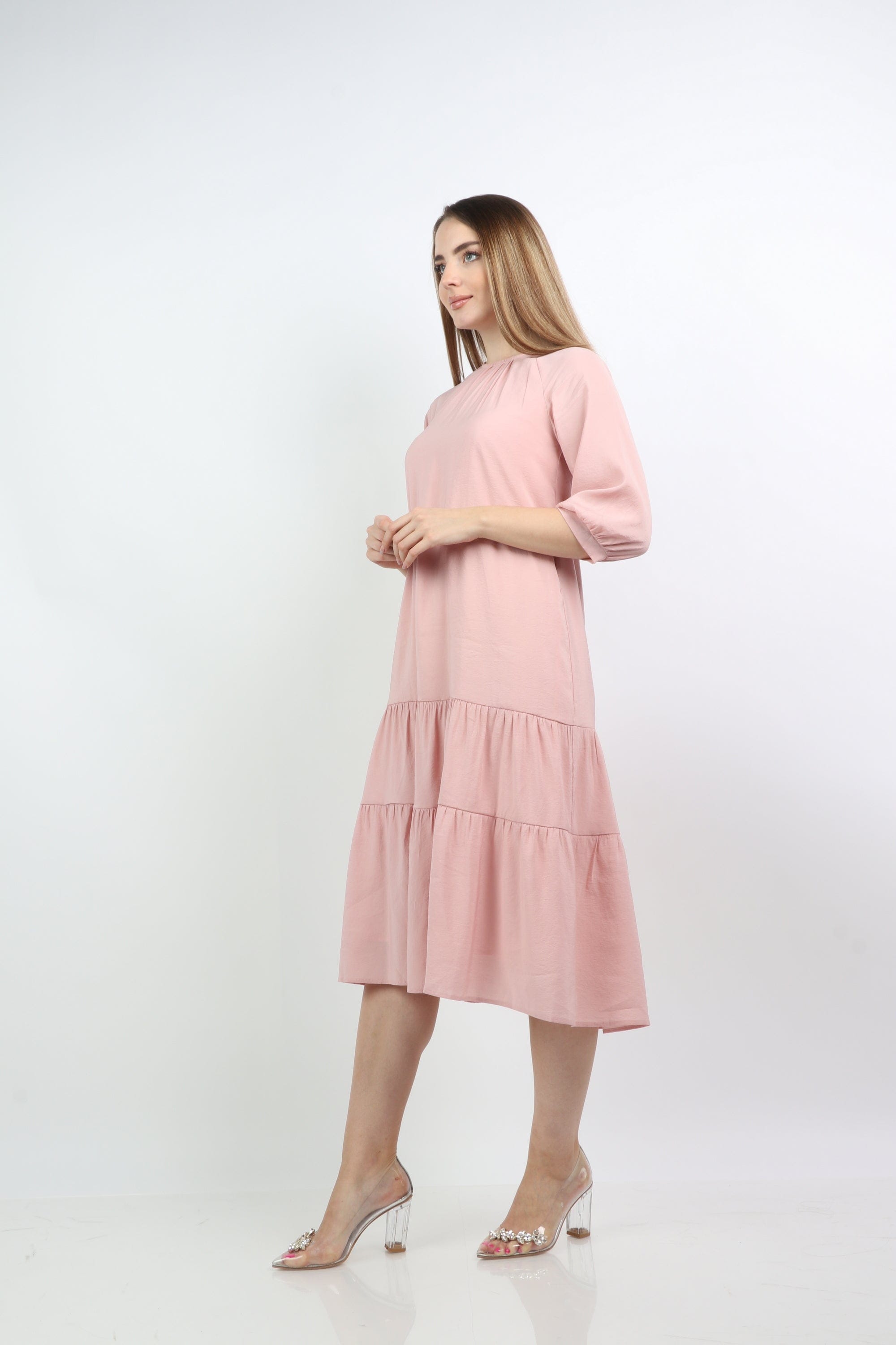 نتشي فستان ميدي مكشكش سادة كم قصير