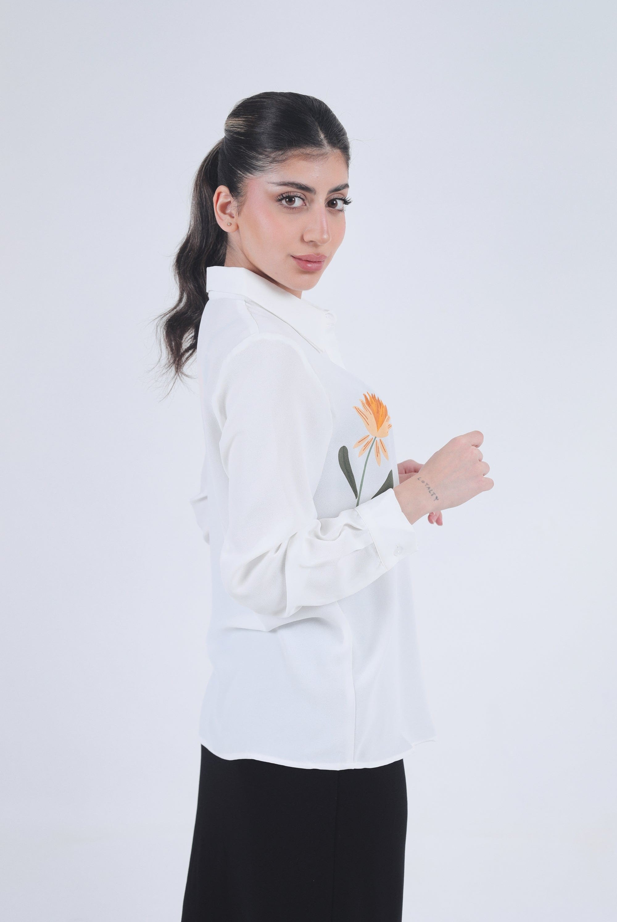 نتشي قميص بطبعة ورود كبيرة كم طويل نسائي