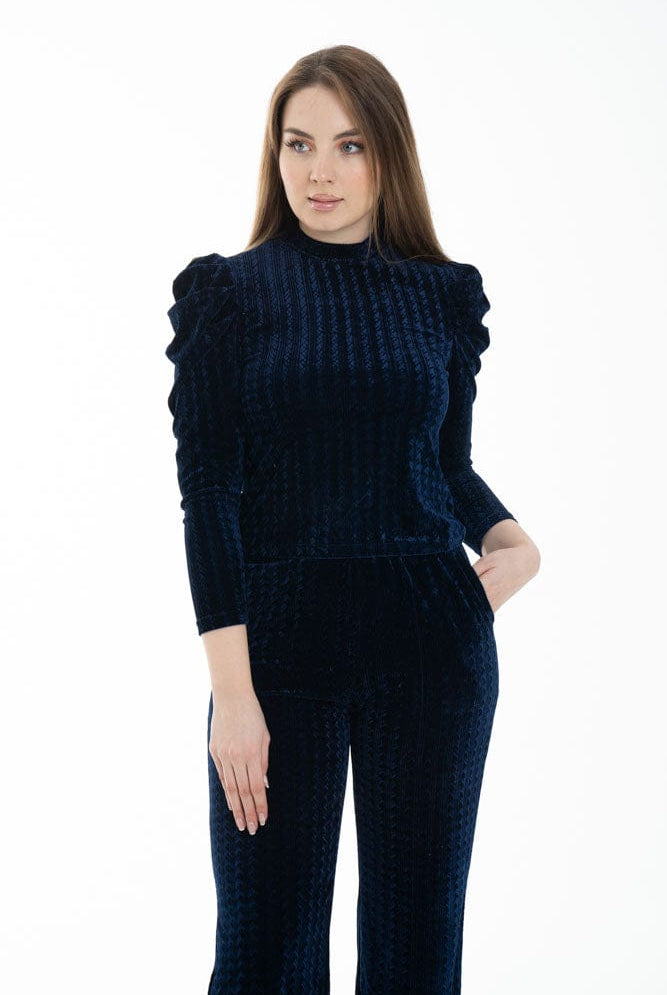 نتشي بلوزة نسائية مخملة سادة بكشكشة على الكتف