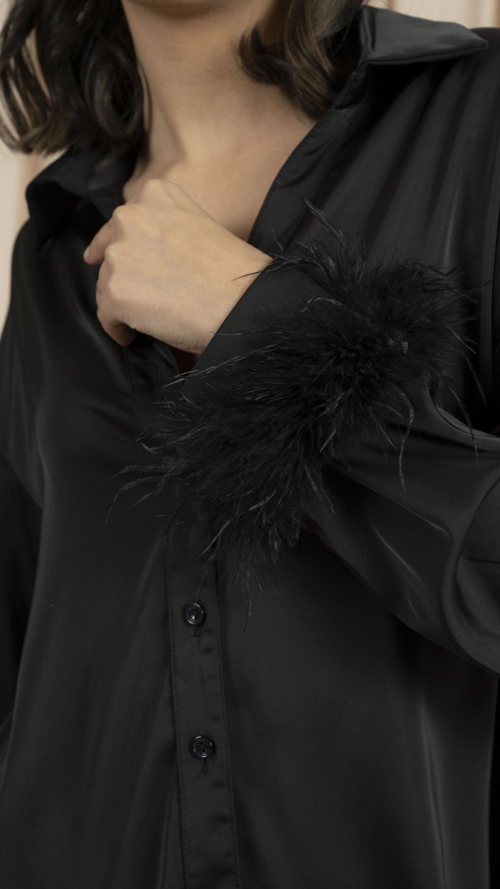 نتشي قميص بأكمام طويلة مزين بفرو