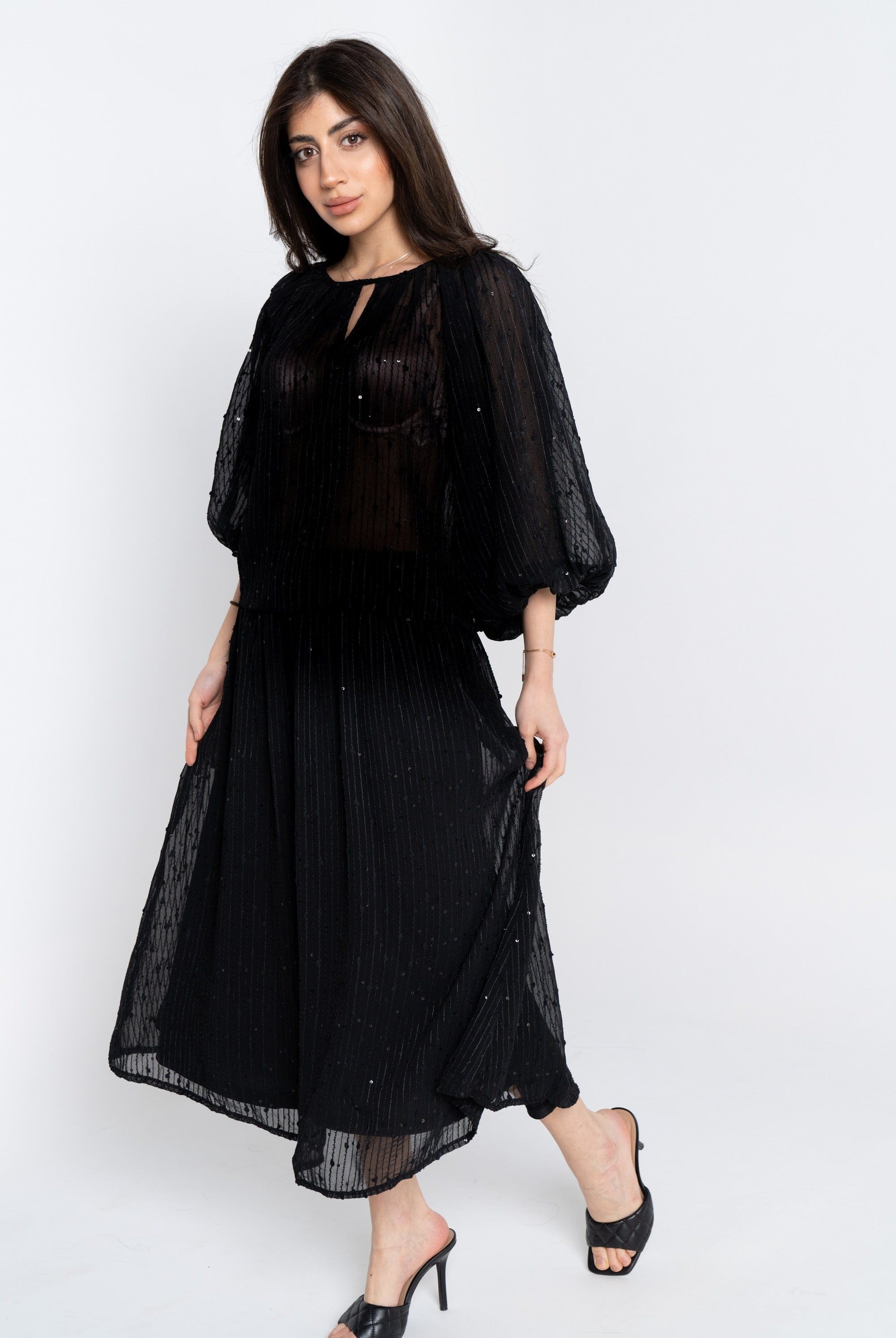 نتشي توب سواريه بفتحة صدر صغيرة كم طويل بف نسائي