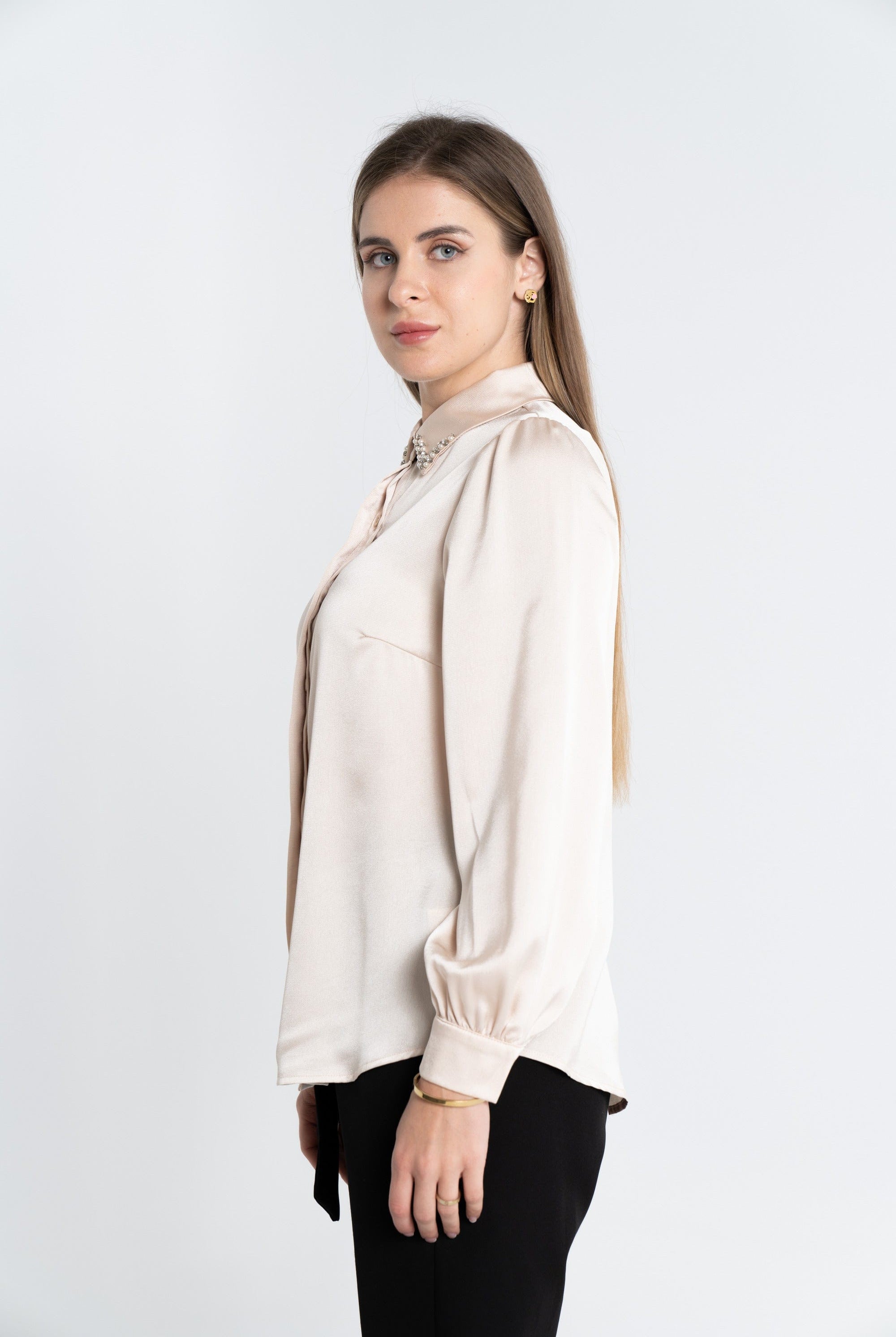 نتشي قميص كلاسيك سادة بياقة مطرزة كم طويل نسائي